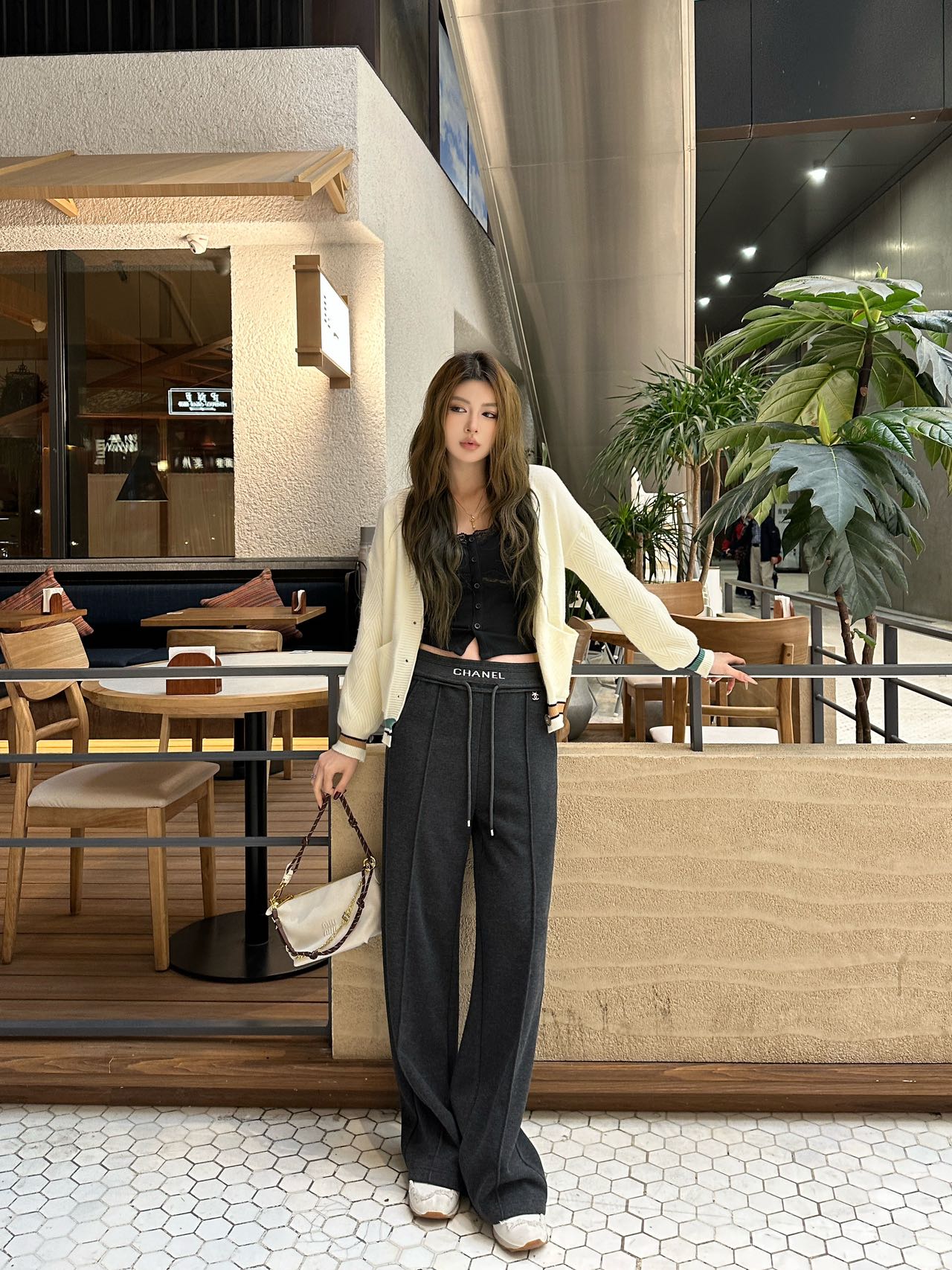 Chanel 2025FW High-Waisted Wide Leg Pants - Chic & Timeless Style 8 a1761493793378 6711