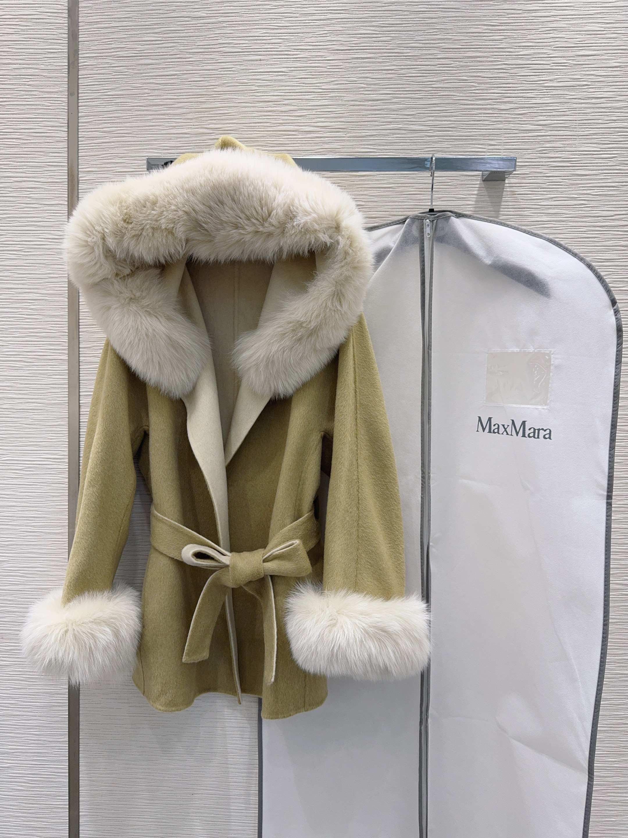 Elegant Handmade Wool Cashmere Coat with Detachable Fox Fur Collar 9 a1761493854168 4548