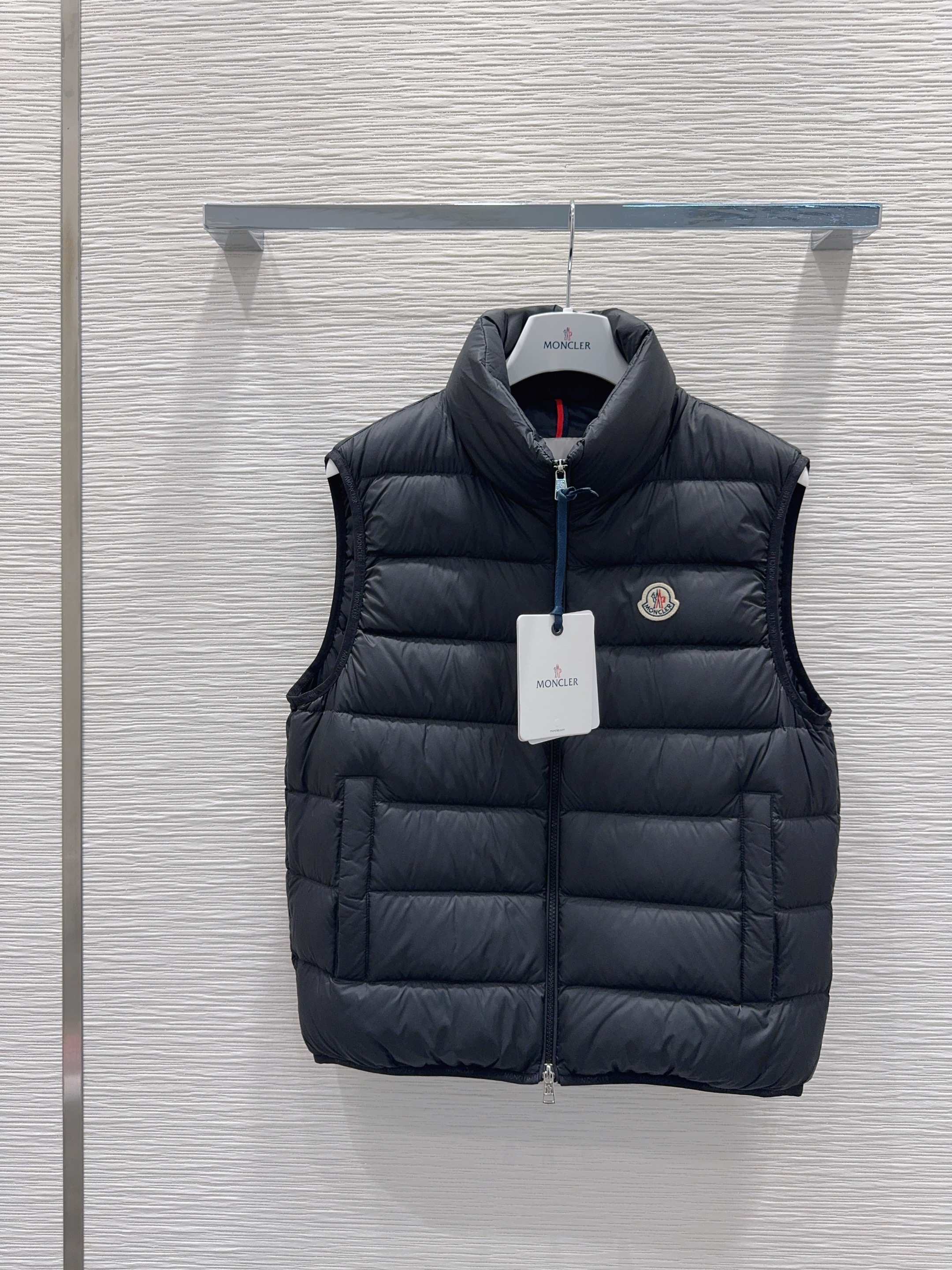 Moncler Down Vest: 2025FW Unisex Padded Gilet with Classic Logo 10 a1761493889648 3100