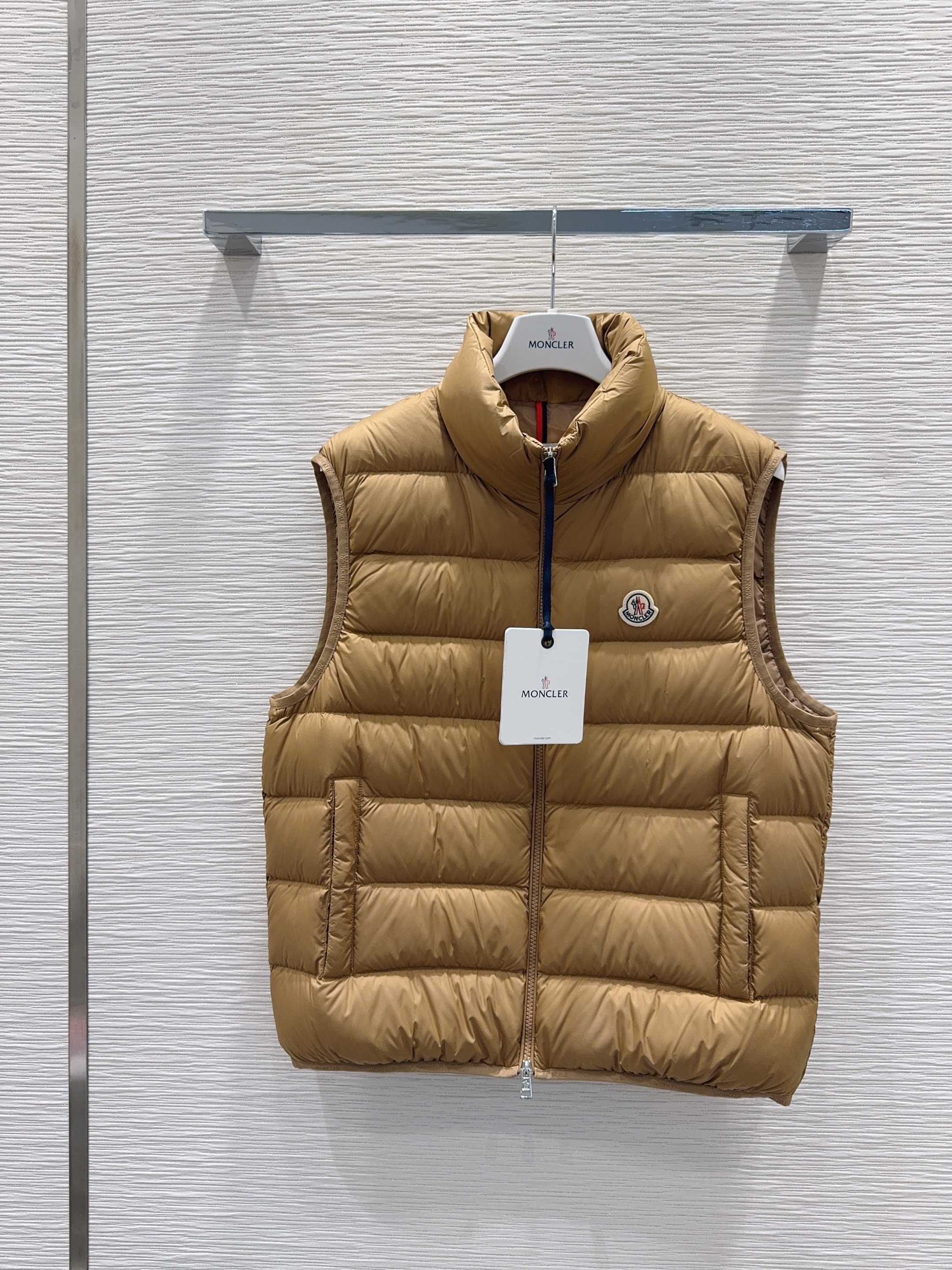 Moncler Down Vest: 2025FW Unisex Padded Gilet with Classic Logo 9 a1761493889670 8337