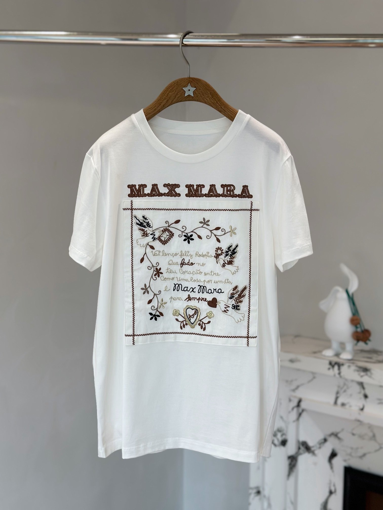 Pezdjs:【原单】Maxmara幸福手帕T恤 幸福寄语设计灵感来自葡萄牙Minho地区的文化传统称为“爱的手帕”Size:XS S M L