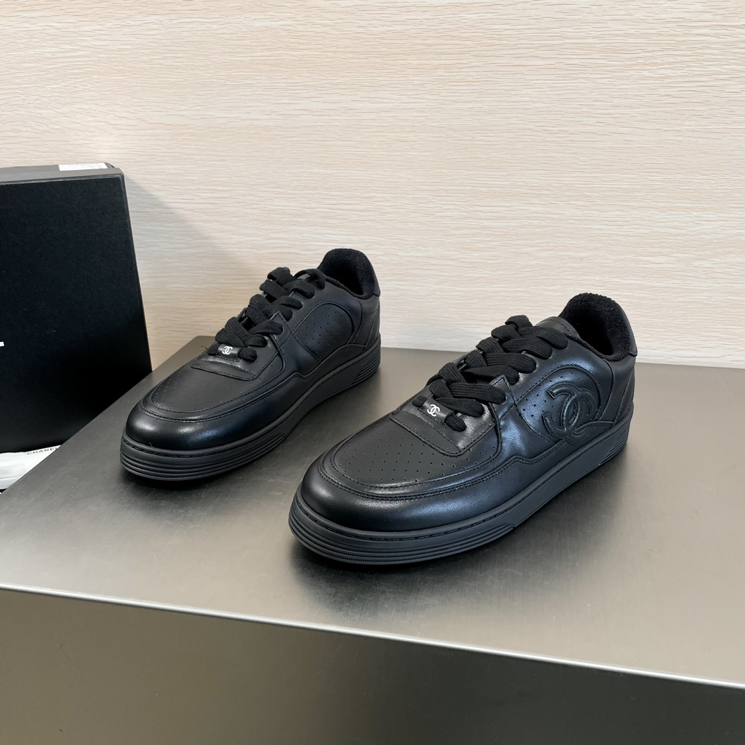 Zapatillas casuales de cuero nuevas para hombre CHANEL a precio real hechas de piel de becerro importada, versión origi…