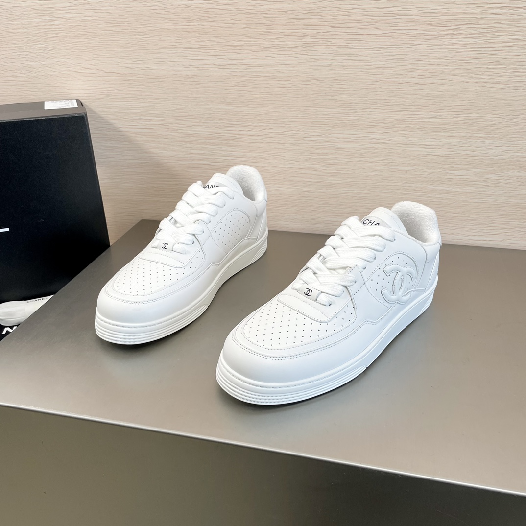 Precio real Las nuevas zapatillas casuales de cuero para hombre Chanel / CHANEL están hechas de piel de becerro importa…