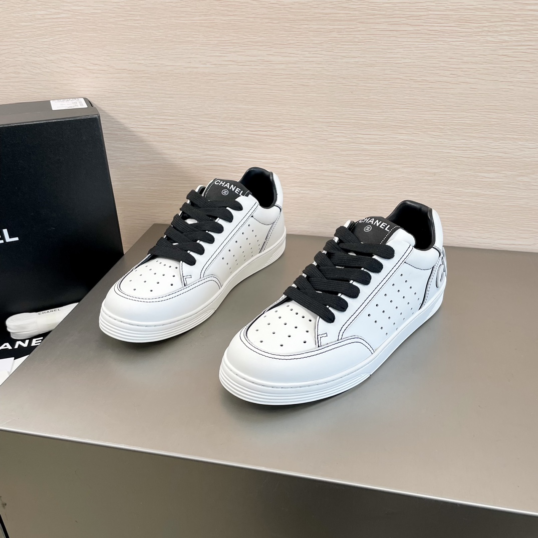 Nuevas zapatillas de deporte casuales con logo de cuero para hombre CHANEL a precio real hechas de piel de becerro impo…