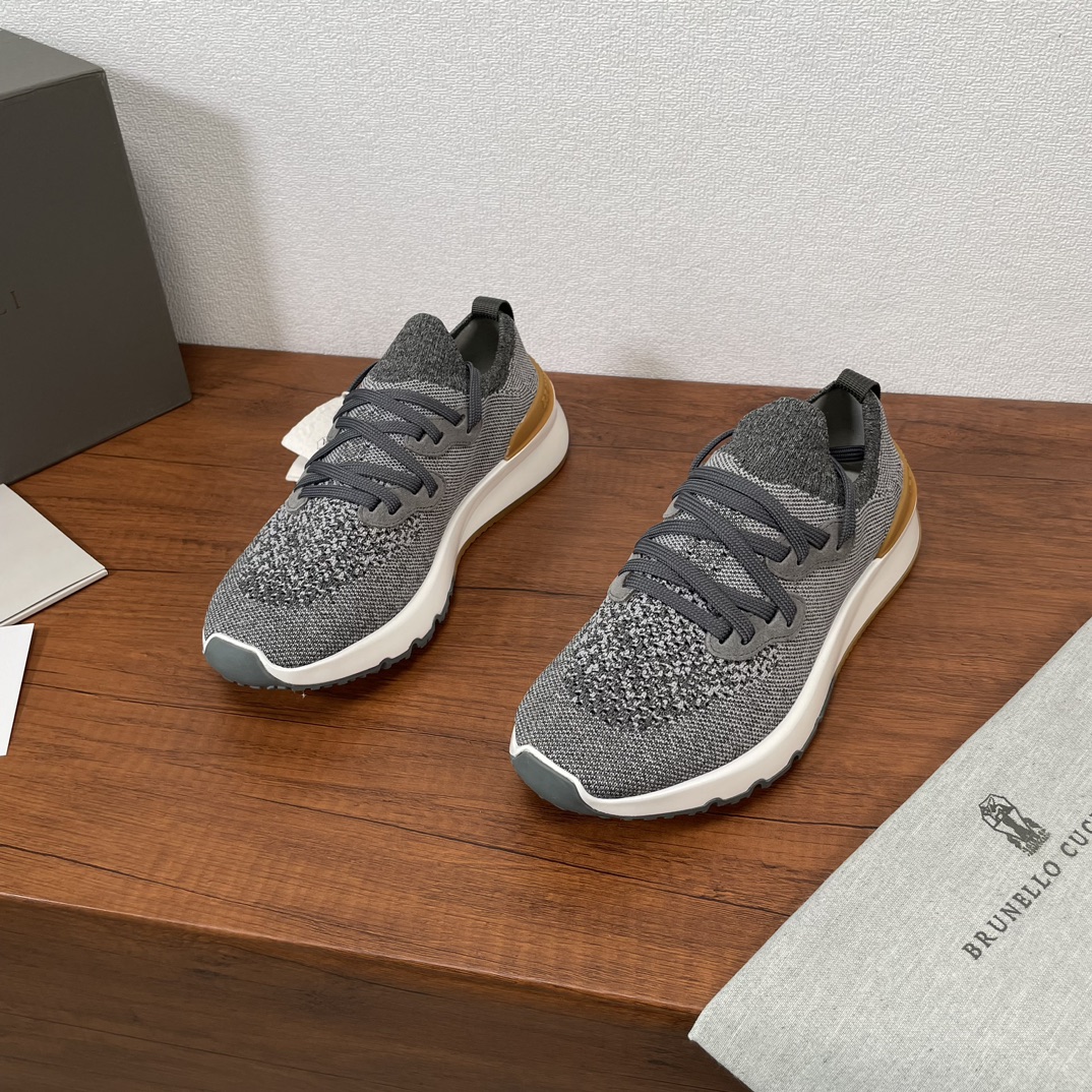 NO:275514,Code: Batch BRUNELLO CUCINELLI BC new men's cotton knitted casual sneakers Brunello Cucinelli's classic yarn inspires the exquisiteness and sporty taste of this sneaker. The upper of the variegated knitted upper is extremely light and elastic, and the sides of the shoe show a tight appearance. The toe adopts the unique 