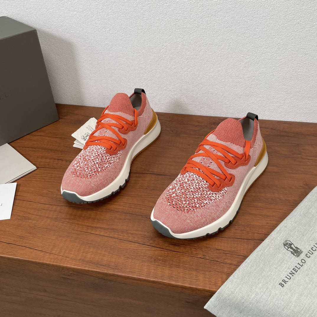 NO:275515,Code: Batch BRUNELLO CUCINELLI BC new men's cotton knitted casual sneakers Brunello Cucinelli's classic yarn inspires the exquisiteness and sporty taste of this sneaker. The upper of the variegated knitted upper is extremely light and elastic, and the sides of the shoe show a tight appearance. The toe adopts the unique 