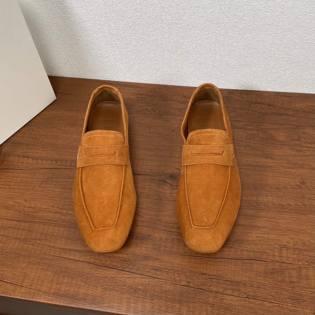 Berluti Chaussures Loafers Jaune Deerskin Caoutchouc Série d’été Peu importe YS003848