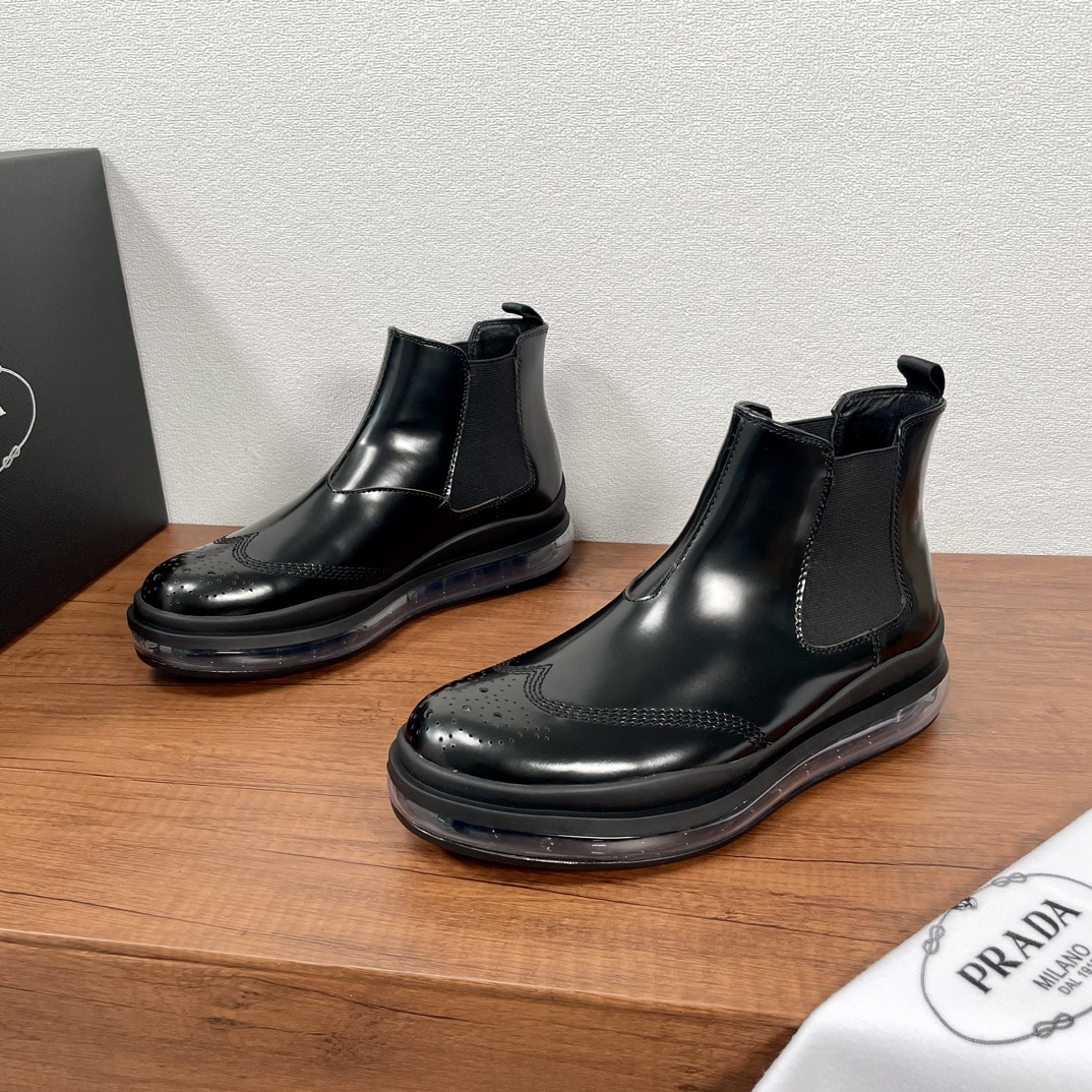 NO:353450,Code Prada/Prada Classic men's high-top air cushion casual leather shoes Business formal leather shoes Original Italian side beads Low-key luxury Geometric cutting Germany imported motorcycle Precision stitching High precision carving decoration embellishment Brock classic European and American style Clear water horns Waxed laces Standard formal wear Full calfskin inner lining P home exclusive gold-label footbed Heel webbing shoes lift Stable and comfortable on the upper foot Original super soft air cushion outsole Heel silver-label PRADA letter logo decoration Rubber bottom wrap High comfort Excellent anti-slip performance Sewing process Not taking off the sole More durable 3.5CM thick sole Stronger adaptability Can enter and exit various occasions Fine workmanship Clear edges and corners of the shoe shape are perfect like artwork Quality assurance Reassured Full package complete!  Size 38-39-40-41-42-43-44 Leather Shoe Size Article No. 4T3250,,prada,prada,cowhide19860909编码 Prada/普拉达 经典款男士高帮气垫休闲皮鞋 商务正装皮鞋 意大利原厂开边珠 低调奢华 几何裁剪 德国进口机车 精密缝合拼接 高精雕花装饰点缀 布洛克经典欧美风格 菱角分明 打蜡系带 标配正装 内里全小牛皮 P家独有金标垫脚 后跟织带鞋提 上脚稳固舒适 原厂超柔气垫大底 后跟银标PRADA字母logo装饰 橡胶底层包裹 舒适度高 防滑性能极好 缝合工艺 不脱底 更耐穿 3.5CM厚底 适应性更强 可进出各种场合 做工精细细致 鞋型棱角清晰 完美如艺术品 品质质保放心 全套包装齐全！ 尺码38-39-40-41-42-43-44 皮鞋尺码 货号4T3250,,prada,prada,cowhide,Men's shoes