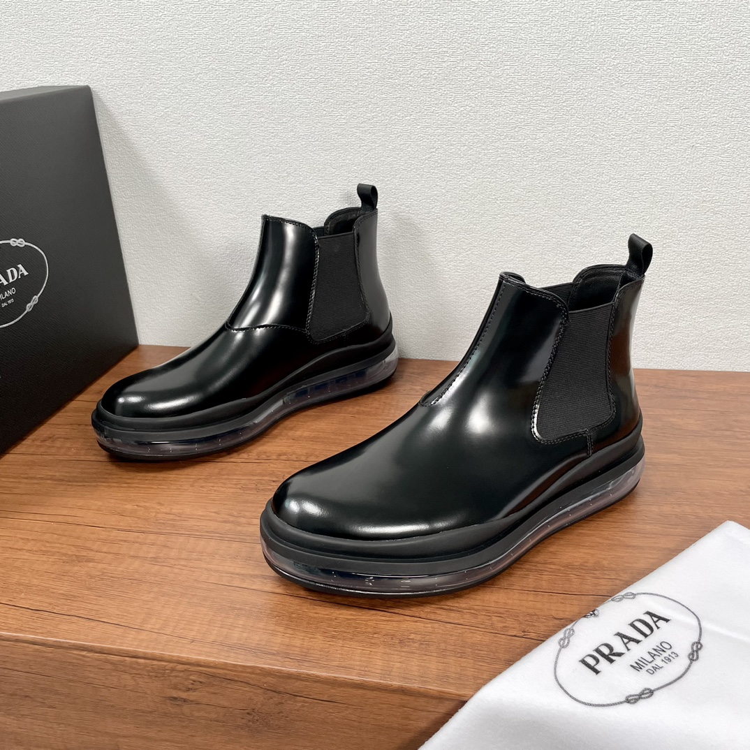 NO:353462,Code Prada/Prada Classic men's high-top air cushion casual leather shoes business formal leather shoes Original Italian edge beads Low-key luxury Geometric cutting Germany imported motorcycle Precision stitching Simple gloss classic European and American style Clear horns Waxed laces Standard formal wear Full calfskin inner lining P home exclusive gold-label footbed Heel webbing shoes lift Stable and comfortable Original super soft air cushion outsole Heel silver-label PRADA letter logo decoration Rubber bottom wrap High comfort Excellent anti-slip performance Sewing process Not taking off the sole More durable 3.5CM thick sole Stronger adaptability Can enter and exit various occasions Fine workmanship Clear edges and corners of the shoe shape are perfect like artwork Quality assurance Reassured Full package complete!  Size 38-39-40-41-42-43-44 Leather Shoe Size Article No. 4T3251,,prada,prada,cowhide19860909编码 Prada/普拉达 经典款男士高帮气垫休闲皮鞋商务正装皮鞋 意大利原厂开边珠 低调奢华 几何裁剪 德国进口机车 精密缝合拼接 简约光面经典欧美风格 菱角分明 打蜡系带 标配正装 内里全小牛皮 P家独有金标垫脚 后跟织带鞋提 上脚稳固舒适 原厂超柔气垫大底 后跟银标PRADA字母logo装饰 橡胶底层包裹 舒适度高 防滑性能极好 缝合工艺 不脱底 更耐穿 3.5CM厚底 适应性更强 可进出各种场合 做工精细细致 鞋型棱角清晰 完美如艺术品 品质质保放心 全套包装齐全！ 尺码38-39-40-41-42-43-44 皮鞋尺码 货号4T3251,,prada,prada,cowhide,Men's shoes