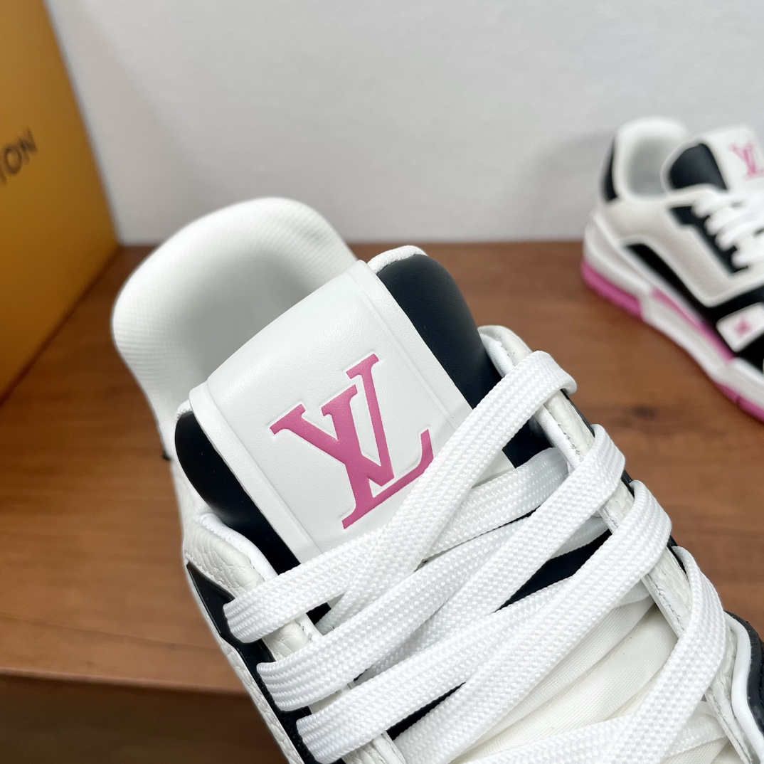 Louis Vuitton Trainer Sneakers: עור לבן, שחור וורוד לגברים, נוחות וסגנון 8 i1729338732 4771 7
