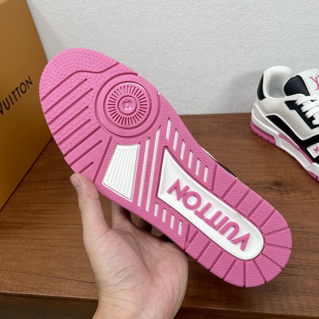Louis Vuitton Trainer Sneakers: עור לבן, שחור וורוד לגברים, נוחות וסגנון 7 i1729338732 5673 1