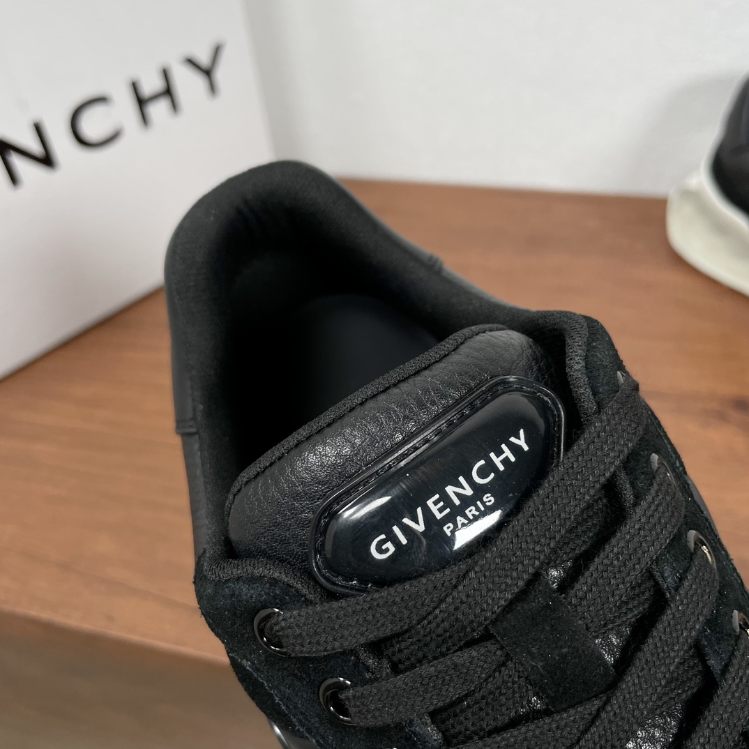 Givenchy/纪梵希 新款男士拼接气垫厚底运动鞋 7
