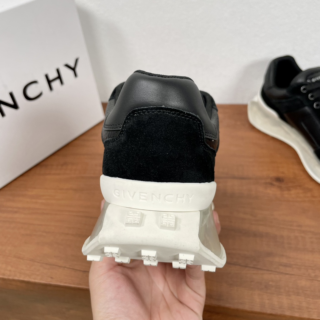 Givenchy/纪梵希 新款男士拼接气垫厚底运动鞋 5