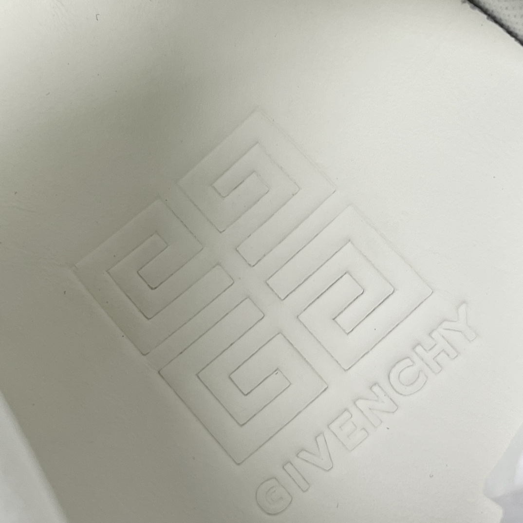 Givenchy/纪梵希 新款男士拼接气垫厚底运动鞋 7