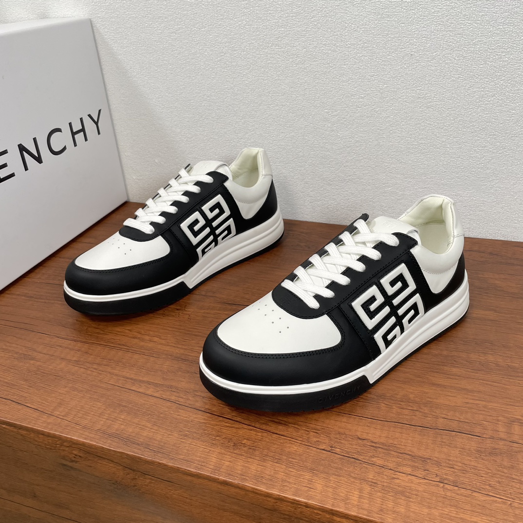 NO:271897,GIVENCHY/Givenchy G4 series low-top sneakers This classic 4G series lace-up sneakers are made of imported calfskin contrast splicing, with holes on the toe, 4G LOGO logo imprinted on the side, the tongue is decorated with GIVENCHY LOGO and 4G LOGO, the heel trim is embellished with GIVENCHY LOGO, cowhide inner lining, original independent integrated cowhide latex insole, original TPU large sole injection molded outsole, decorated with GIVENCHY LOGO and 4G LOGO details. It is equipped with a full set of original packaging dust bags!  Number of codes 39-40-41-42-43-44 Standard leather shoe size Article number U-001 leather black and white, given , given , given , given , sneakers, cowhide19860909GIVENCHY/纪梵希 G4系列低帮运动鞋 这款经典4G系列系带运动鞋,采用进口小牛皮撞色拼接制成,鞋头开孔细节,侧面压印4G LOGO标识,鞋舌饰以GIVENCHY LOGO和4G LOGO,后跟饰片点缀GIVENCHY LOGO,牛皮内里,原版独立一体牛皮乳胶鞋垫,原版TPU大底注塑外底,饰以GIVENCHY LOGO和4G LOGO细节.配全套原包装防尘袋！ 码数39-40-41-42-43-44 标准皮鞋码 货号U-001皮里 黑白,,givenchy,givenchy,sneakers,cowhide,Men's shoes