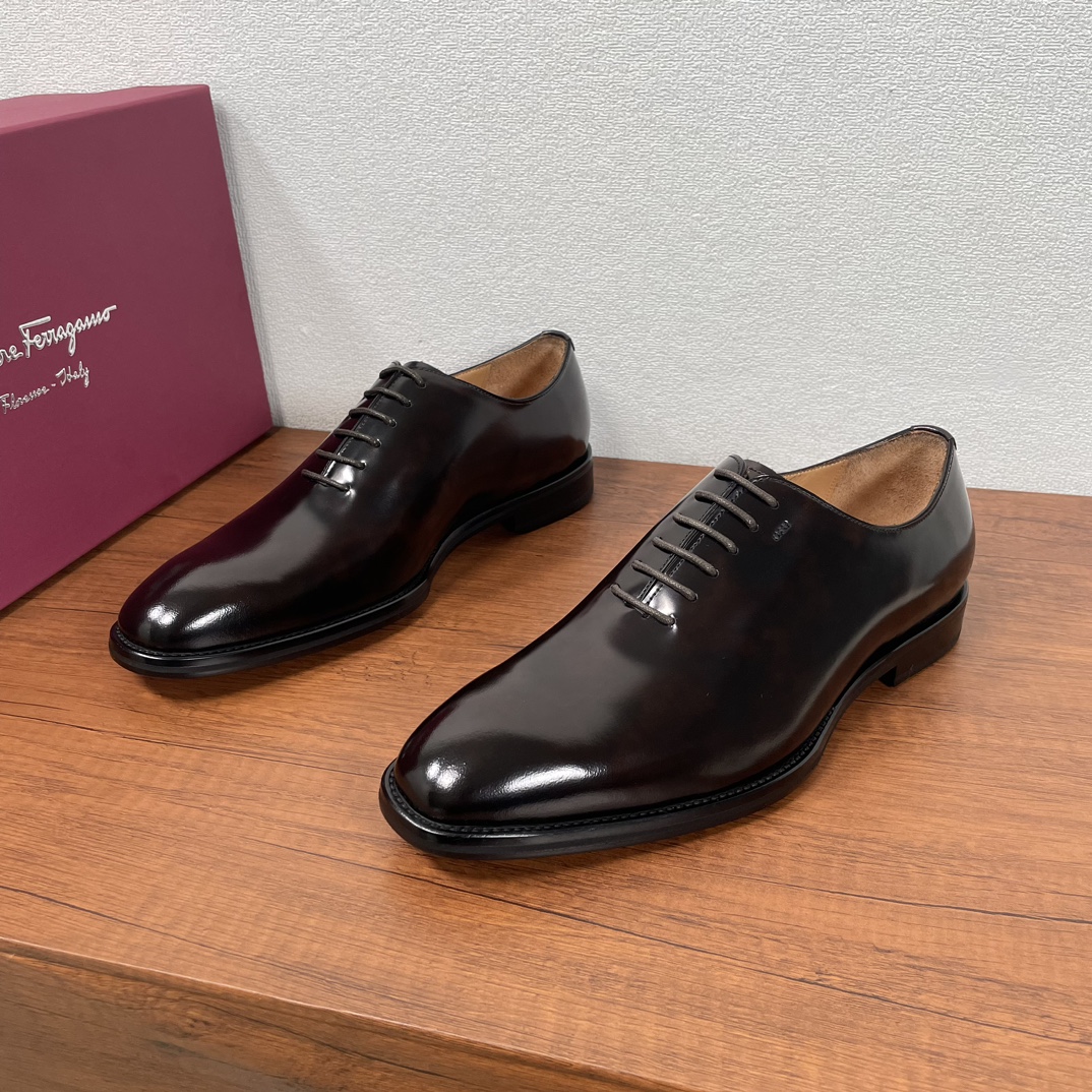 NO:274683,Code YS005868 Ferragamo Handmade boutique men's leather shoes Exclusive channel boutique, spot instant delivery!  Use imported beaded beaded cowhide surface, hand-made color polishing technology, internal force dyed calf leather, delicate leather, gloss and resistant to crease, texture far from comparable to ordinary market leather materials, Goodyear hand-made cold sticking technology, this Oxford formal leather shoes interprets classic shoes in a modern style, the upper is made of whole leather, tapered shoe shape, simple and neat lines, fine workmanship, full modern style, soft leather has been processed and hand-painted, layering and elegance instantly improve the grade, genuine leather outsole heel rubber patch is comfortable and non-slip, every detail is exquisite, full set of original packaging, supports all forms of comparison and inspection, but package returns Size 38-39-40-41-42-43-44 Standard leather shoe size Article number 199830 Coffee,,ferragamo,ferragamo,cowhide,Leather soles19860909编码YS005868 Ferragamo/菲拉格慕 手工精品男士皮鞋 独家渠道精品,现货秒发！ 采用进口开边珠牛皮面 手工擦色工艺 内力本染小牛皮 皮质细腻 光泽透亮 耐折痕 质感远非一般市场皮料可以比拟 固特异手工冷粘工艺 这款牛津正装皮鞋以现代风格演绎经典鞋款 鞋面采用整块皮革制作 锥形鞋型 线条简约利落 做工精细 十足现代风范 柔软的皮革经过处理配合手工擦色 层次和优雅感瞬间提升档次 真皮大底后跟橡胶贴片舒适防滑 每一个细节都是精工细作 全套原包装 支持一切形式对比验货 不过包退 尺码38-39-40-41-42-43-44 标准皮鞋尺码 货号199830 咖啡色,,ferragamo,ferragamo,cowhide,Leather soles,Men's shoes