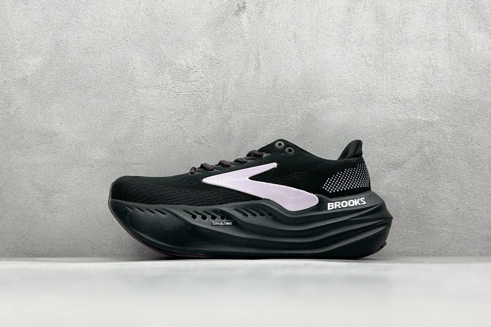 🈴终端放货💰180
 Brooks Glycerin Max 布鲁克斯 超级甘油缓震马拉松慢跑鞋
#广东超临界大底 原楦原纸板 客供原厂材料开发 极致一眼正品既视感 细节如图所示

货号：120436 1B 208
尺码：36-46带半码 BLKH