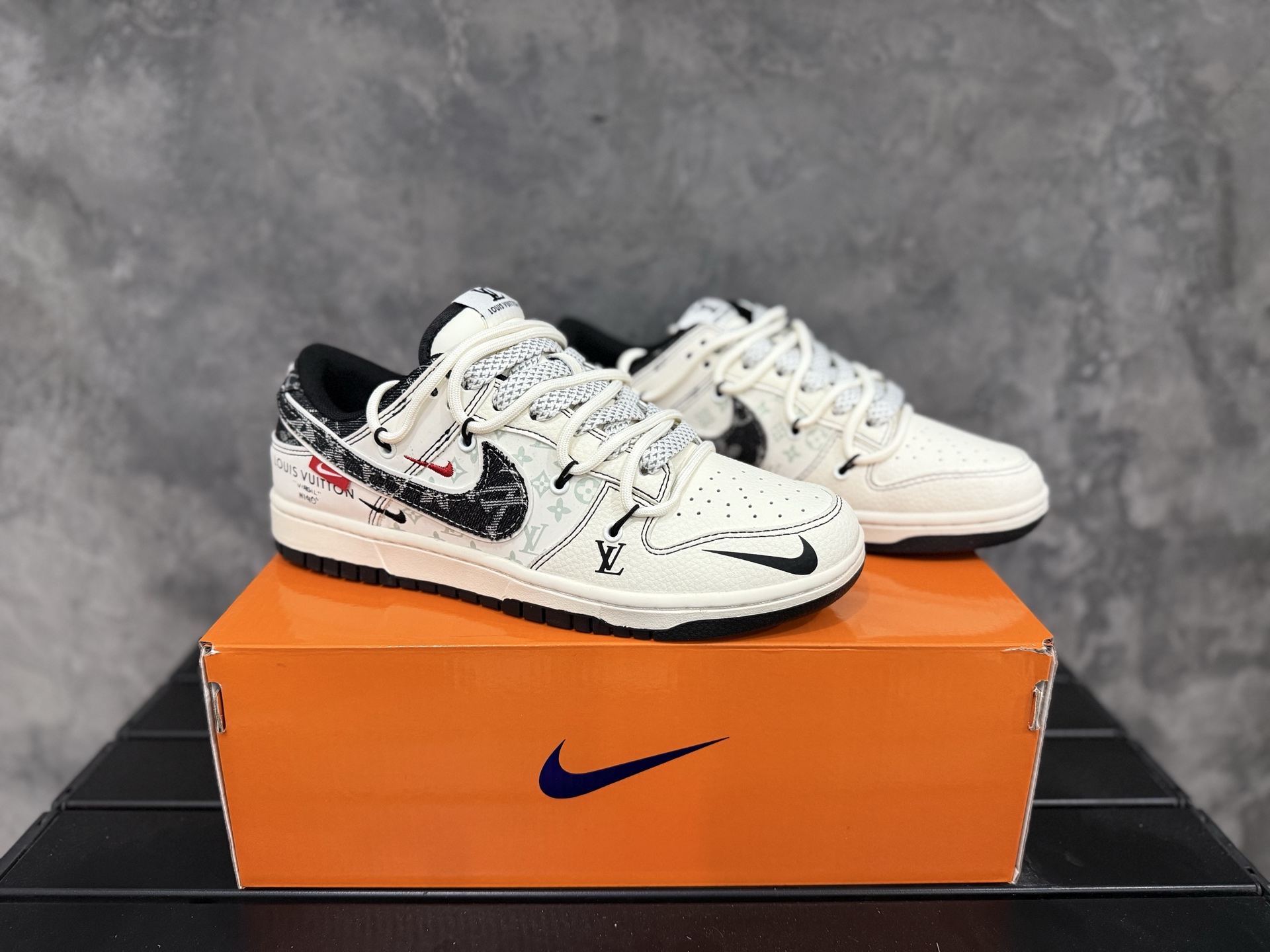 Nk SB Dunk Low LV Stussy