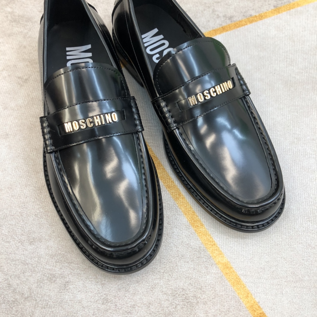 ️Moschino️莫斯奇诺德比鞋真皮底款️码39一445一10️休闲走秀皮鞋！纯正高品质可11比较！面