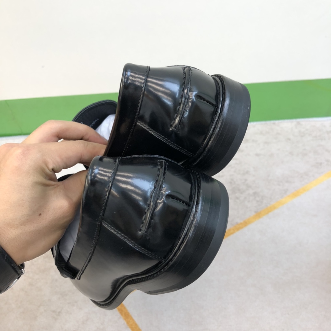 ️Moschino️莫斯奇诺德比鞋真皮底款️码39一445一10️休闲走秀皮鞋！纯正高品质可11比较！面
