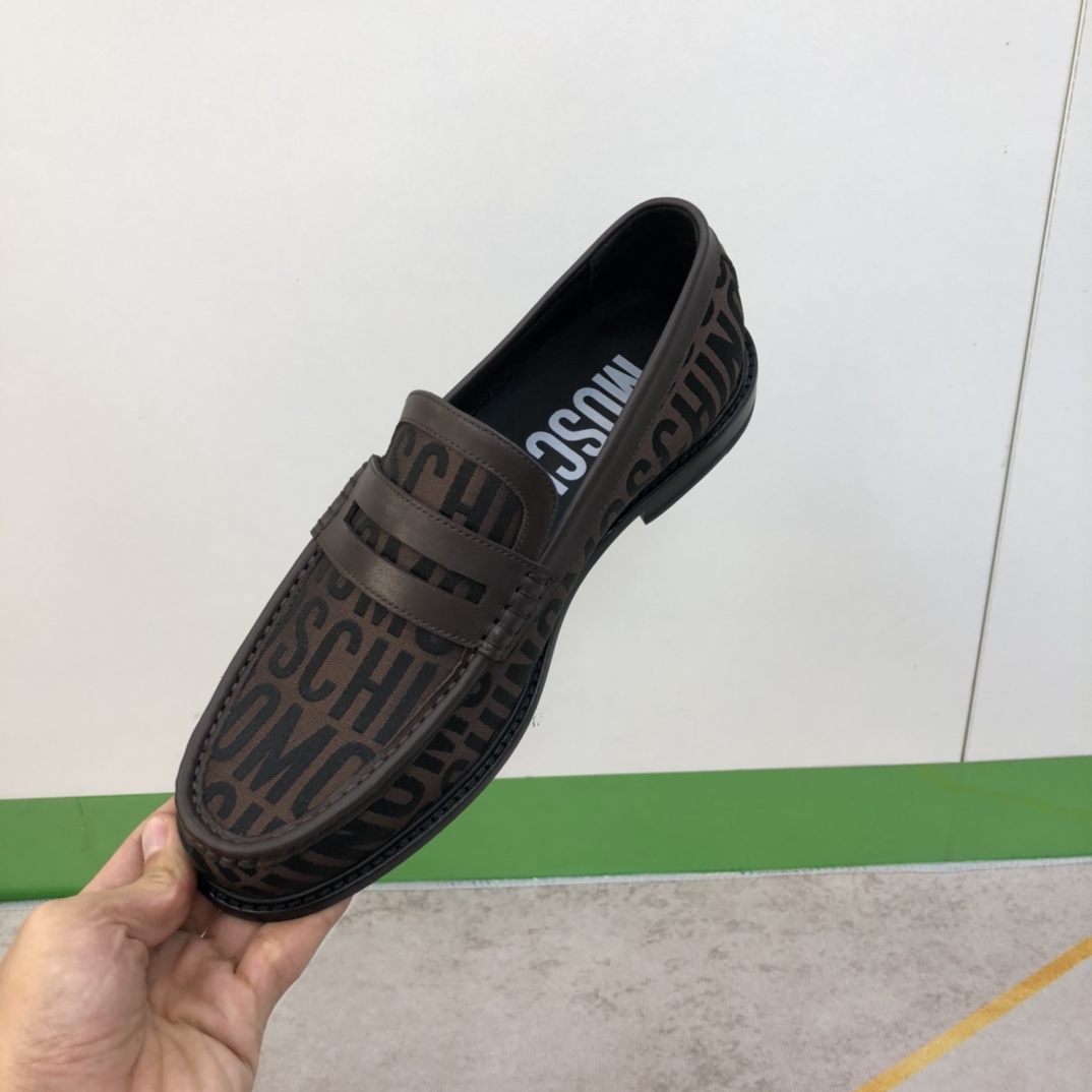 ️Moschino️莫斯奇诺德比鞋真皮底款️码39一445一10️休闲走秀皮鞋！纯正高品质可11比较！面