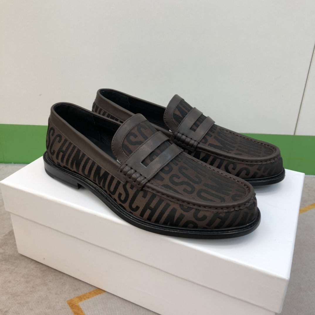 ️Moschino️莫斯奇诺德比鞋真皮底款️码39一445一10️休闲走秀皮鞋！纯正高品质可11比较！面