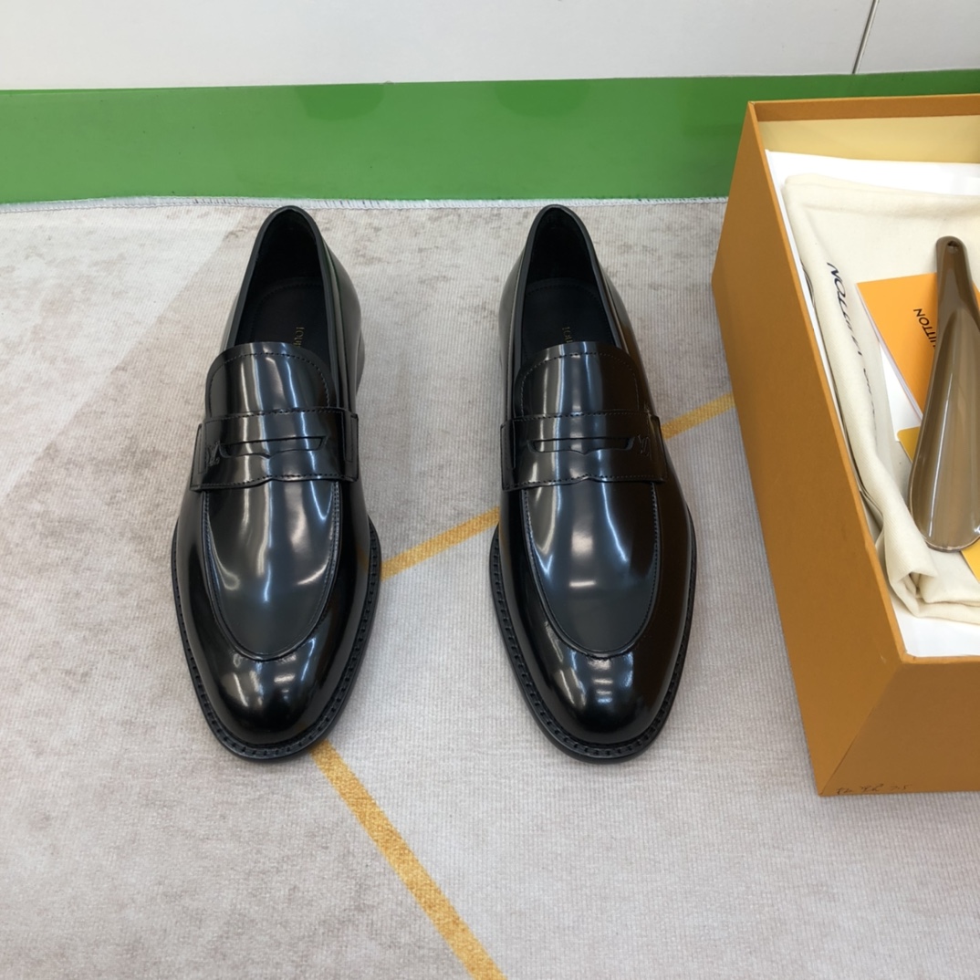 NO:778748,【L*V】High-quality fashionable formal leather soles, regular sizes 39 to 44, (6.5 to 9), classic small leather shoes!  goods!  Top craftsmanship [strong] Fully imported raw leather from Italy, calf lacquered cowhide (super texture and feel), imported calfskin lining, fully imported leather Pi leather outsole!  !  Super ceremonial!  Gentleman style!  38,45 custom-made, non-refundable,,cowhide,leather soles19860909【L*V】高货 时尚正装皮底 正码39一44,(6.5一9) 经典款小皮鞋型！货！顶级手工艺[强]意大利全面进口原皮料小牛漆面牛皮(超强质感、手感),内里进口小牛皮,全进口皮丕真皮大底！！超级仪式感！绅士风！38,45订做不退换,,cowhide,Leather soles,Men's shoes