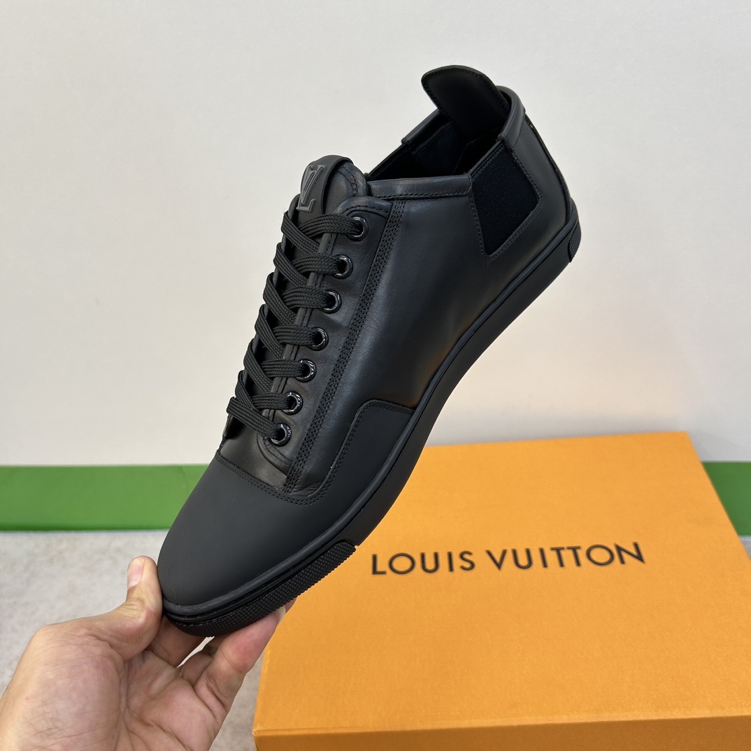 ️LV️高品质顶尖工艺品️男士时尚经典滑板鞋️正码39445一10️同步发售！货！顶级手工艺[强]意大利