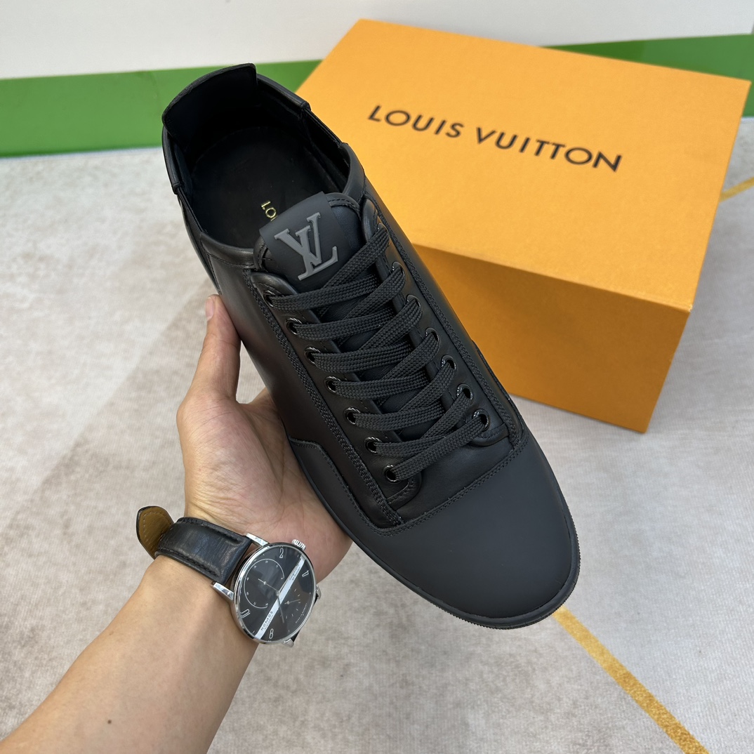 ️LV️高品质顶尖工艺品️男士时尚经典滑板鞋️正码39445一10️同步发售！货！顶级手工艺[强]意大利