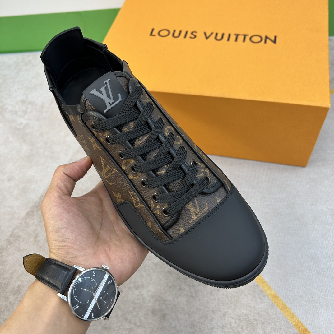 ️LV️高品质顶尖工艺品️男士时尚经典滑板鞋️正码39445一10️同步发售！货！顶级手工艺[强]意大利