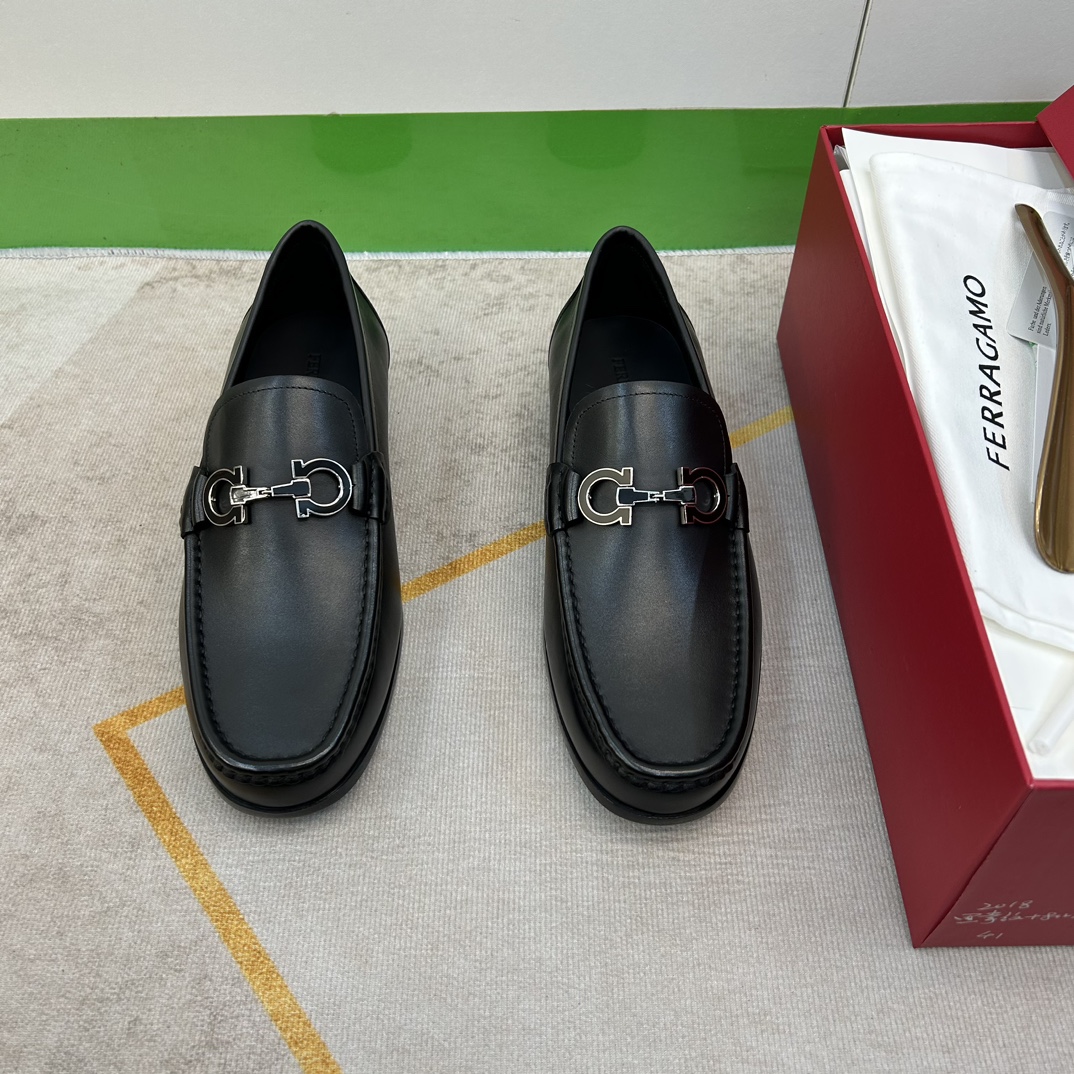 NO:778738,【SF】Top craftsmanship, Loafers, sizes 39-44 (6.5-9), business leather shoes!  Light and comfortable!  Pure and high quality can be compared!  Fabric Original calfskin!  Calfskin lining!  Paired with classic buckles, fully handcrafted!  The texture and comfort have been improved to another level!  Exclusive private mold anti-slip bottom!  38,45 non-refundable, loafers, cowhide19860909【SF】 顶尖工艺,乐福鞋 码39－44(6. 5 一9) 商务皮鞋！轻盈舒适！纯正高品质可11比较！面料原版小牛皮！内里小牛皮！搭配经典饰扣,全手工工艺款！质感、舒适度又提升一级别！独家私模防滑底！38,45定不退换,,loafers,cowhide,Men's shoes