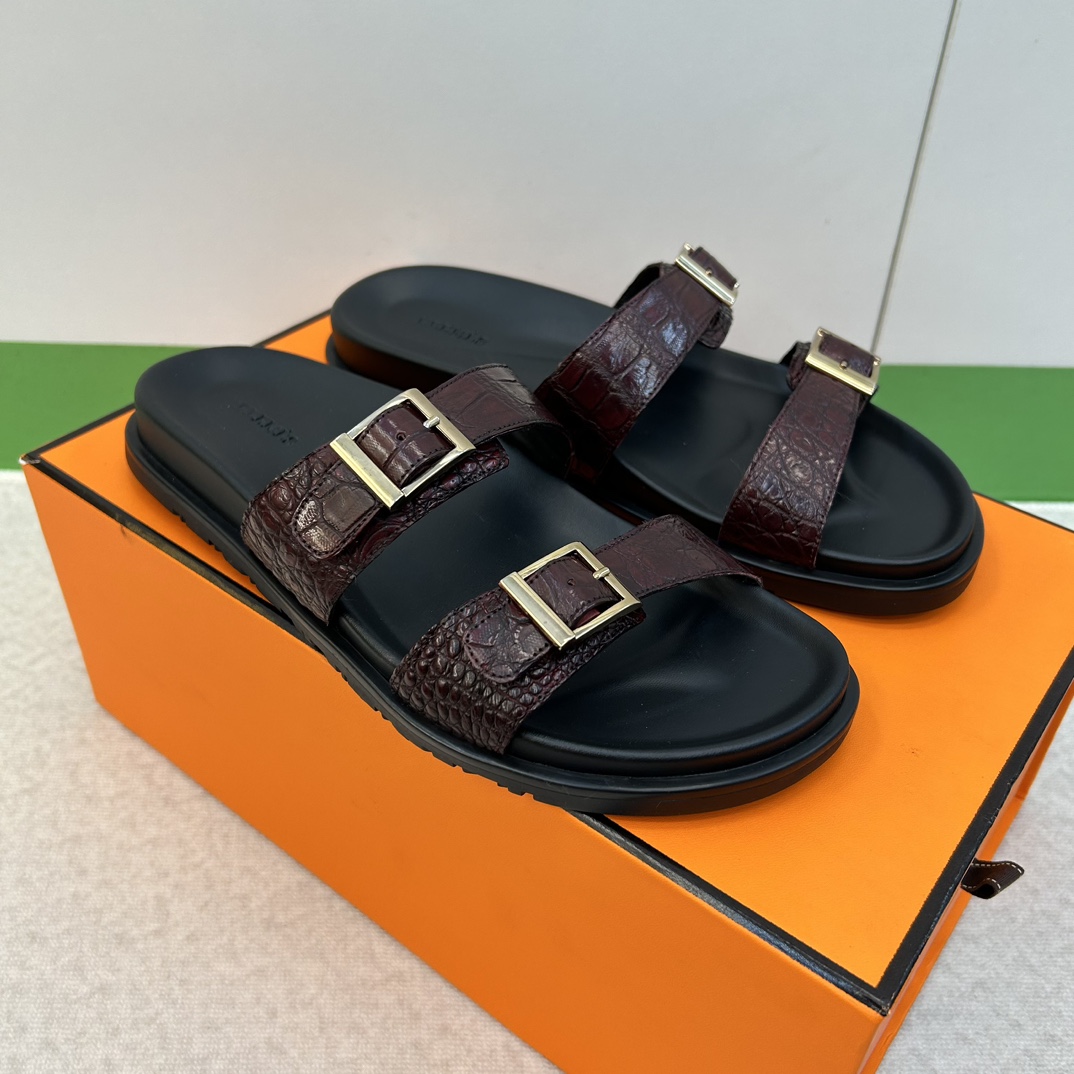 NO:281267,【HEM＊】 High-quality, crocodile leather men's genuine leather floor slippers, regular size 3 9-44 (5-10) will be released simultaneously!  goods!  Top-level handicrafts [Strong] Private custom crocodile leather (super texture and feel), soft latex pad in the midsole, super texture!  Anti-slip rubber outsole!  !  Super comfortable!  ,slippers,crocodile skin19860909【HEM＊】 高品质,鳄鱼皮 男士真皮地拖鞋 正码3 9－44(5一10） 同步发售！货！顶级手工艺[强]私人定制鳄鱼皮(超强质感、手感),中底柔软乳胶垫,质感超强！防滑橡胶大底！！超强舒适感！,,slippers,crocodile skin,Men's shoes