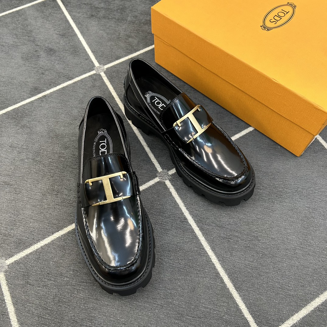Мужские черные кожаные лоферы с декоративной пряжкой Tod's