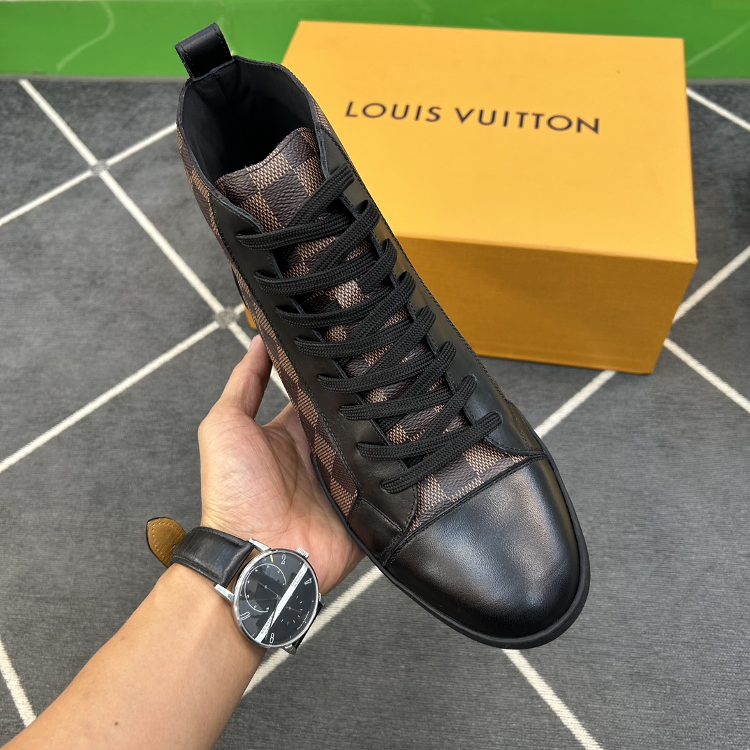 ️LV️高品质顶尖工艺品️男士时尚经典滑板鞋️正码39445一10️同步发售！货！顶级手工艺[强]意大利