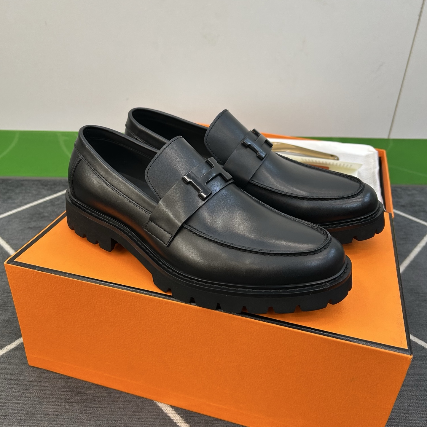⚠️【HMS＊】⚠️高品质，顶尖工艺品⚠️男士时尚经典乐福鞋⚠️正码：39－44（5-10）⚠️超轻盈舒