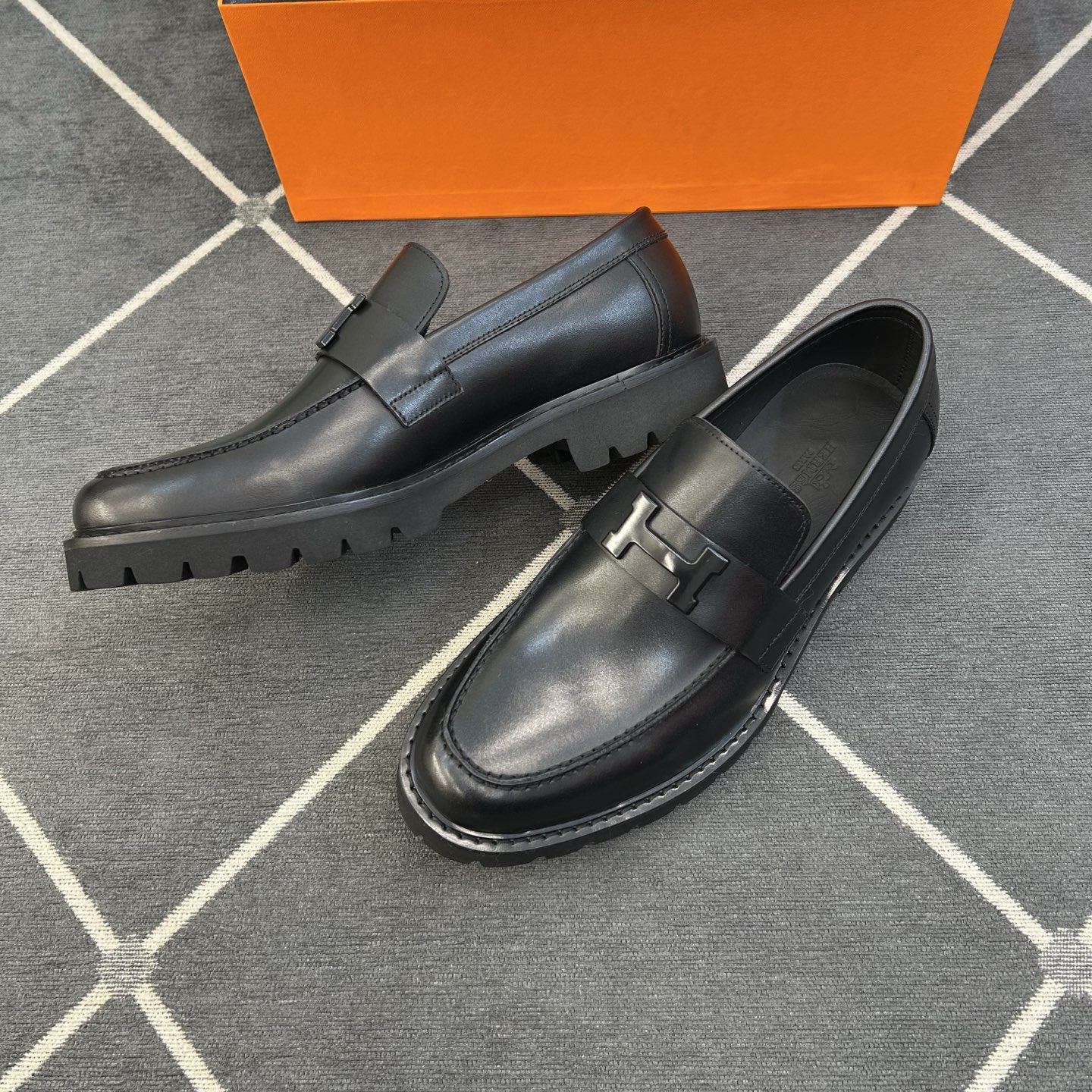⚠️【HMS＊】⚠️高品质，顶尖工艺品⚠️男士时尚经典乐福鞋⚠️正码：39－44（5-10）⚠️超轻盈舒