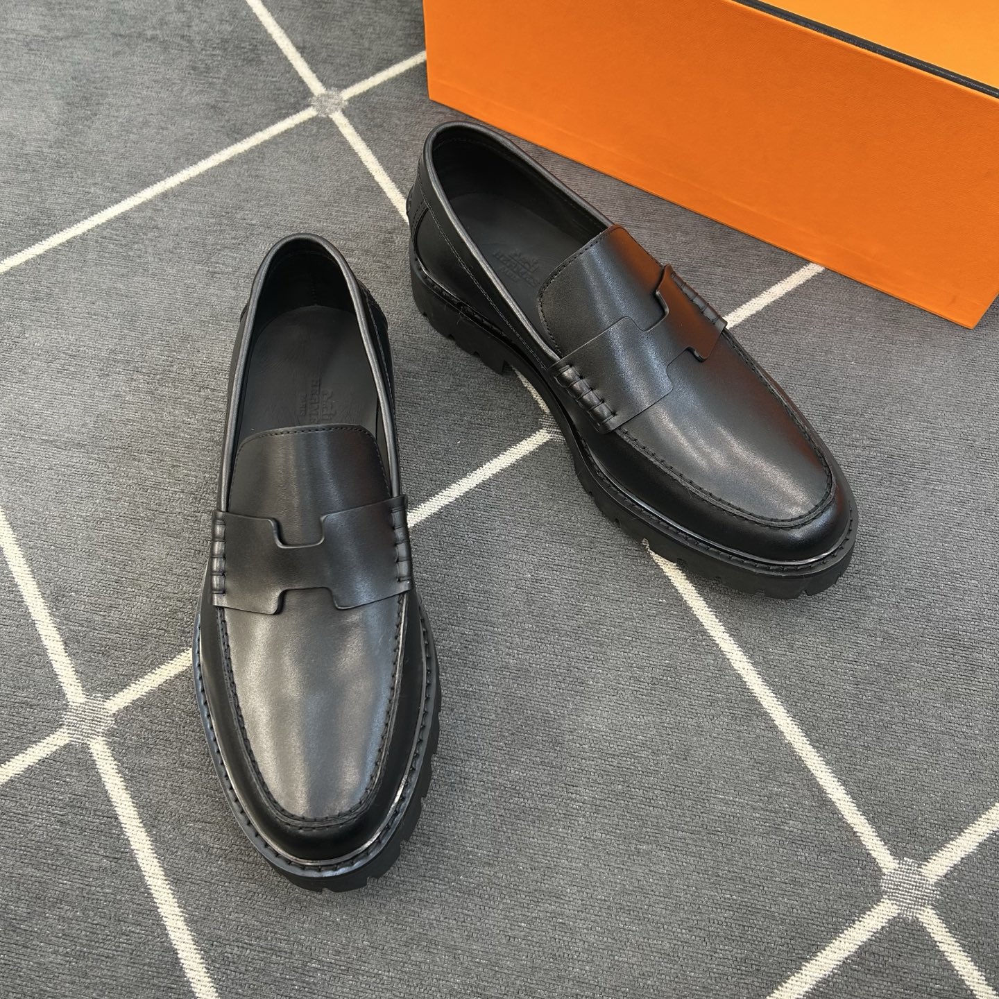 ⚠️【HMS＊】⚠️高品质，顶尖工艺品⚠️男士时尚经典乐福鞋⚠️正码：39－44（5-10）⚠️超轻盈舒