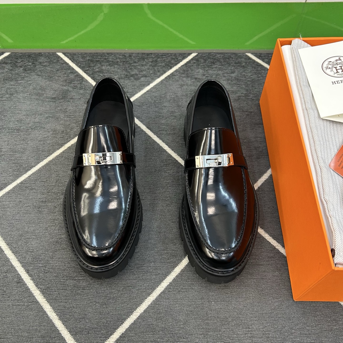 NO:273346,【HMS＊】 High-quality, top-notch crafts Men's fashionable classic loafers, regular size 39-44 (5-10) Ultra-light and comfortable!  goods!  Top-level handicrafts [Strong] Italy imported completely original leather (super texture and feel), imported silk calfskin inside!  Latex resilience pad, super rebound texture!  Jacques combination wear-resistant velvet anti-slip large sole!  !  Super comfortable!  38,45 Custom made non-return, Loafers, cowhide19860909【HMS＊】 高品质,顶尖工艺品 男士时尚经典乐福鞋 正码39－44（5-10） 超轻盈舒适！货！顶级手工艺[强]意大利全面进口原皮(超强质感、手感),内里进口绸面小牛皮！乳胶回力垫,回弹质感超强！雅克丝组合耐磨绒防滑大底！！超强舒适感！38,45定做不退换,,loafers,cowhide,Men's shoes