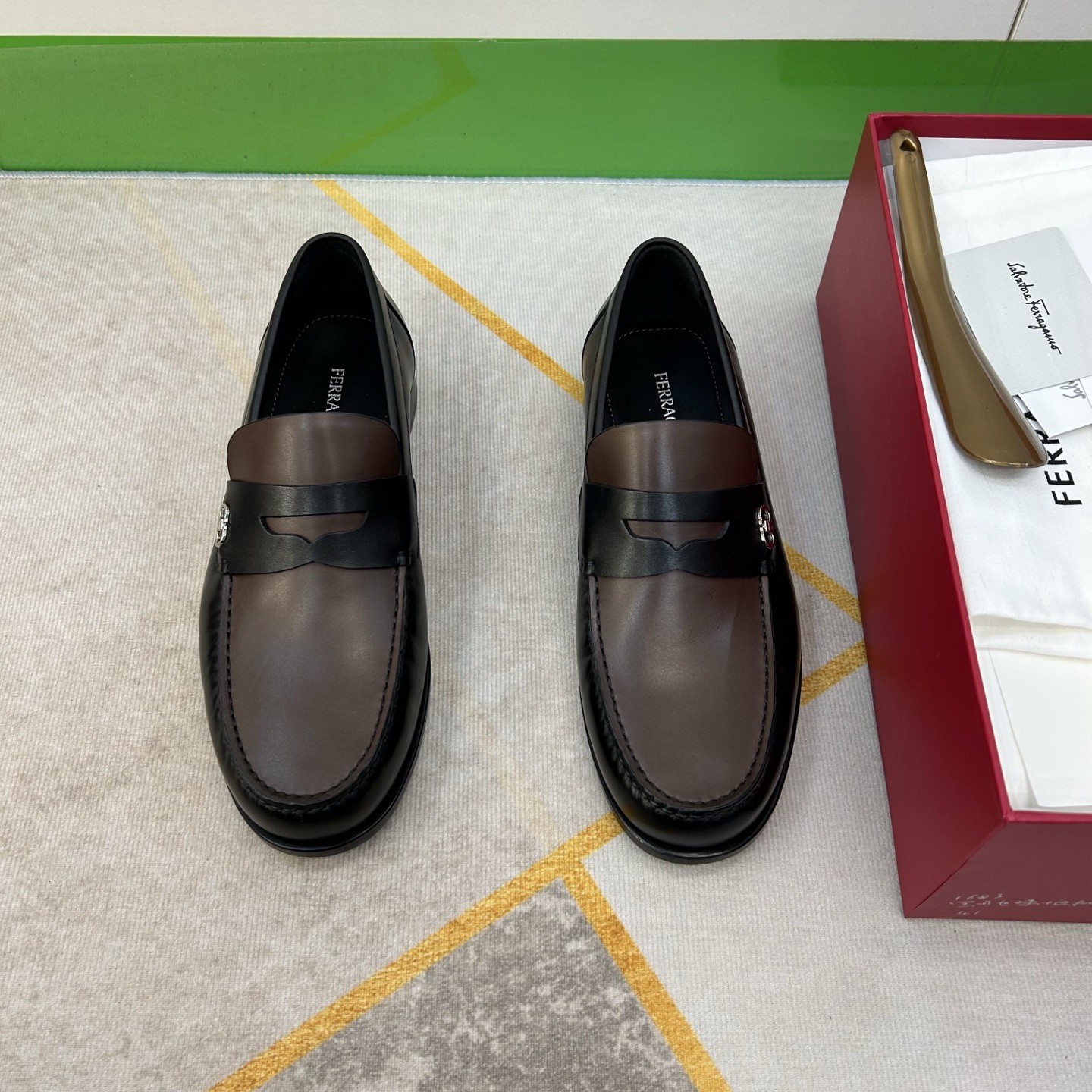 NO:279086,【SF】 Top crafts, fashionable formal leather bottom, regular code 39-44, (6. 5-9) will be released simultaneously!  goods!  Top-grade handicrafts [Strong] Italy imported raw leather calfskin (super texture and feel), imported water-dyed calfskin inside, and fully imported leather genuine leather is added to the bottom!  !  Super ritual sense!  Gentlemanly style!  38,45 Custom made no return or exchange, cowhide19860909【SF】 顶尖工艺品 时尚正装皮底 正码39一44,(6. 5 －9) 同步发售！货！顶级手工艺[强]意大利全面进口原皮料小牛皮(超强质感、手感),内里进口水染小牛皮,全进口皮丕真皮注朔大底！！超级仪式感！绅士风！38,45订做不退换,,cowhide,Men's shoes