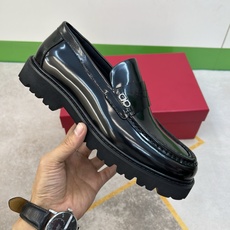 ⚠️【SF】⚠️⚠️顶尖工艺,乐福鞋⚠️码:39-44(6. 5 一9)⚠️商务皮鞋!轻盈舒适!纯正高品 ⚠️【SF】⚠️⚠️顶尖工艺,乐福鞋⚠️码:39-44(6. 5 一9)⚠️商务皮鞋!轻盈舒适!纯正高品