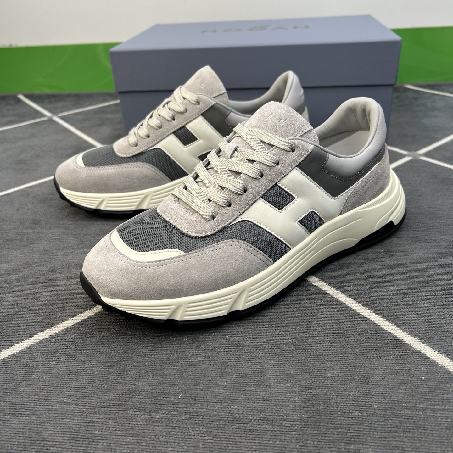 Hogan Men's Classic Suede & Leather Sneakers - Stylish & Comfortable 3 i1744445354058 7832 0 1