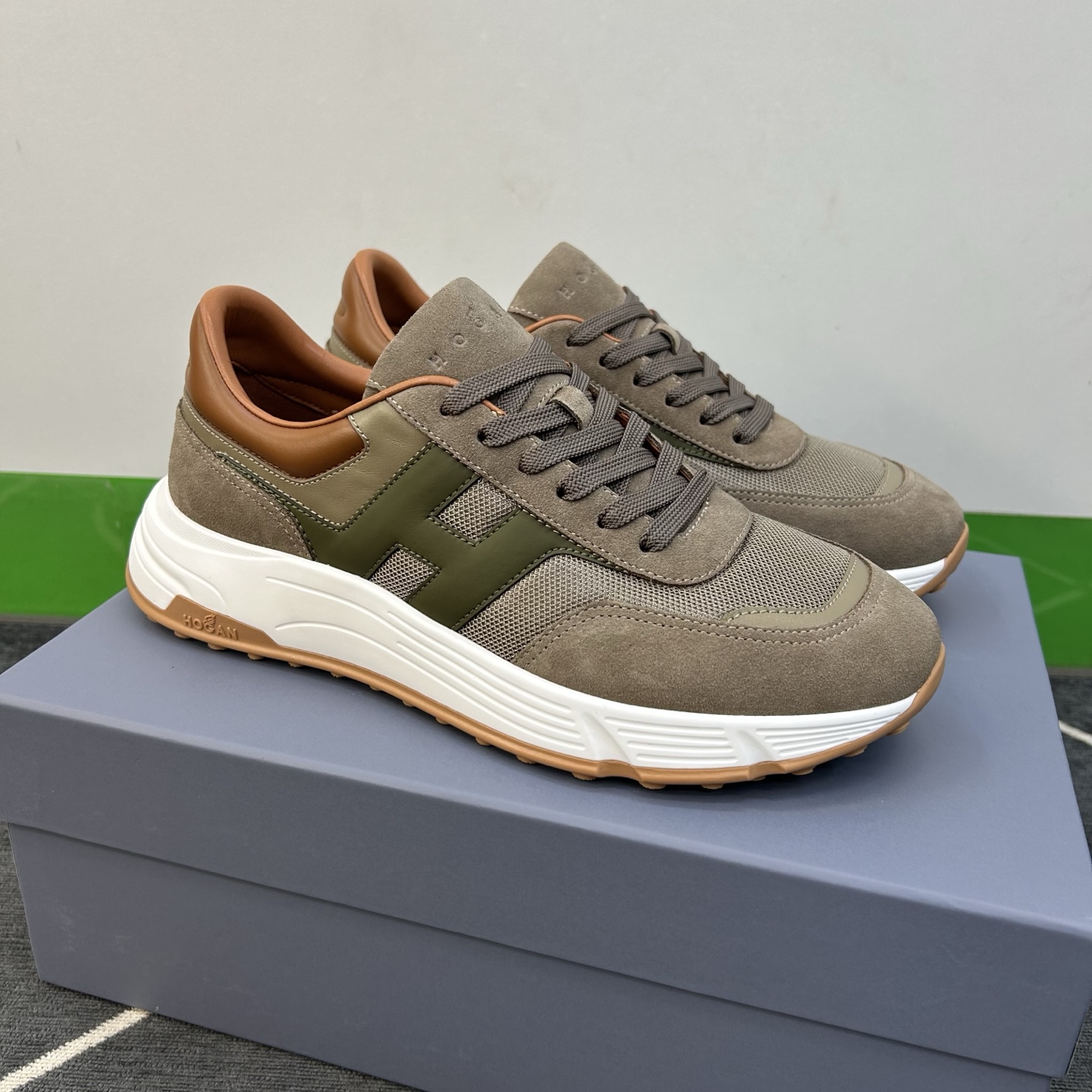 Hogan Men's H641 Luxury Sneakers in Suede and Technical Fabric 5 i1744445366756 9503 0 3