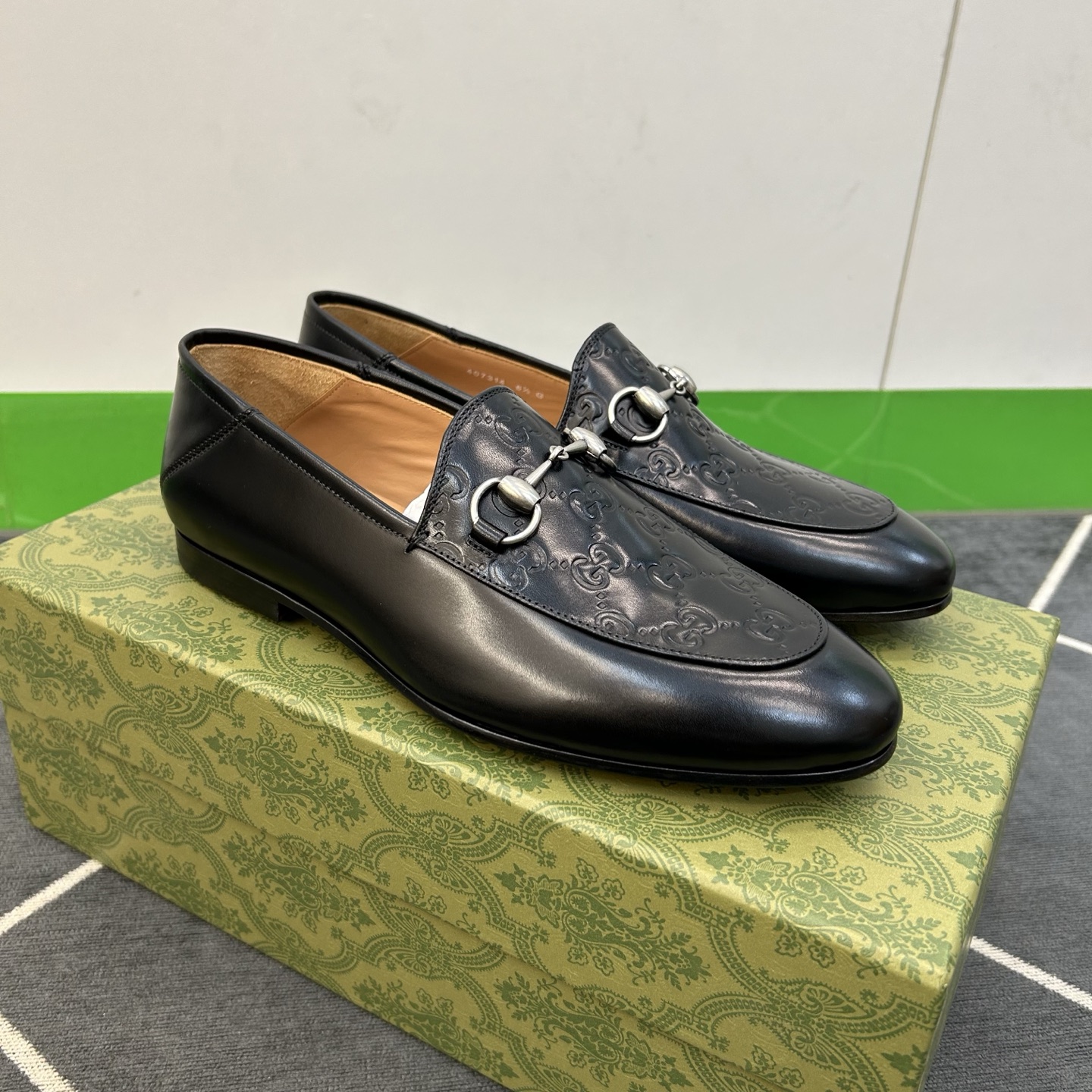 NO:281263,【GUC＊l】, top crafts, fashionable formal leather bottom, regular code 39-44, released simultaneously!  goods!  Top-level handicrafts [Strong] Italy imported the raw leather calf velvet (super texture and feel), imported calf leather inside, and fully imported leather genuine leather bottom!  !  Super ritual sense!  Gentlemanly style!  38,45 Custom made non-return, gucci, cowhide, Leather soles19860909【GUC＊l】 ,顶尖工艺品 时尚正装皮底 正码39一44 同步发售！货！顶级手工艺[强]意大利全面进口原皮料小牛绒(超强质感、手感),内里进口小牛皮,全进口皮丕真皮大底！！超级仪式感！绅士风！38,45订做不退换,,gucci,cowhide,Leather soles,Men's shoes