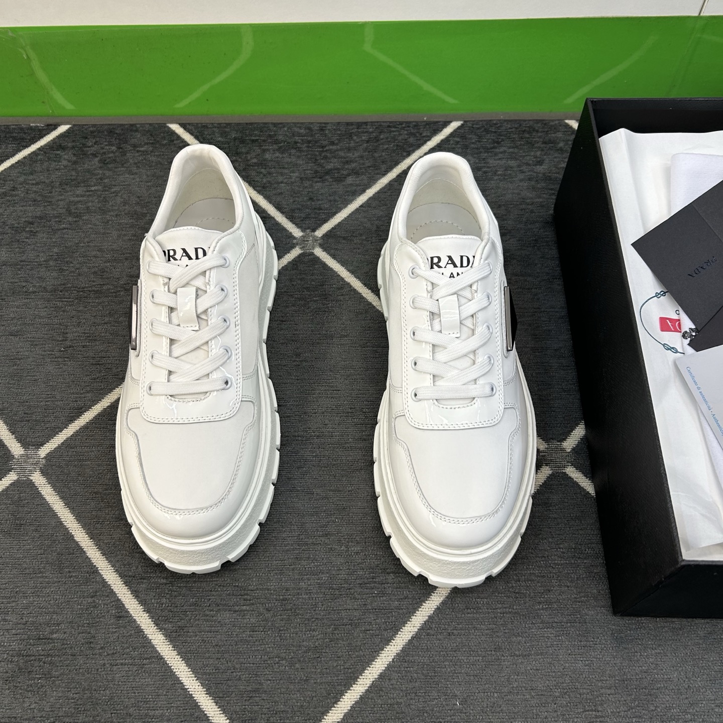 ⚠️【PR＊】⚠️高品级，顶尖工艺⚠️男士休闲款⚠️正码39一44(5－10）⚠️经典滑板鞋款！独特品牌