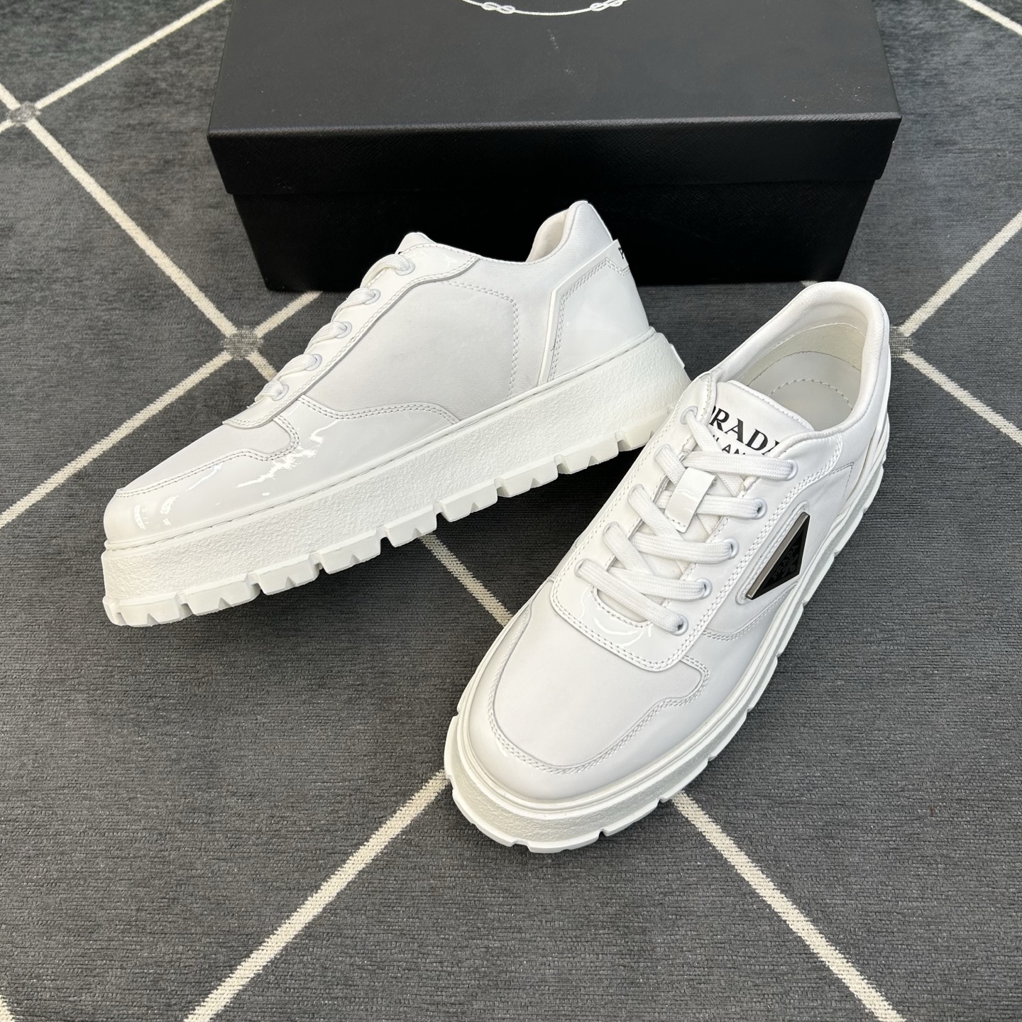 ⚠️【PR＊】⚠️高品级，顶尖工艺⚠️男士休闲款⚠️正码39一44(5－10）⚠️经典滑板鞋款！独特品牌