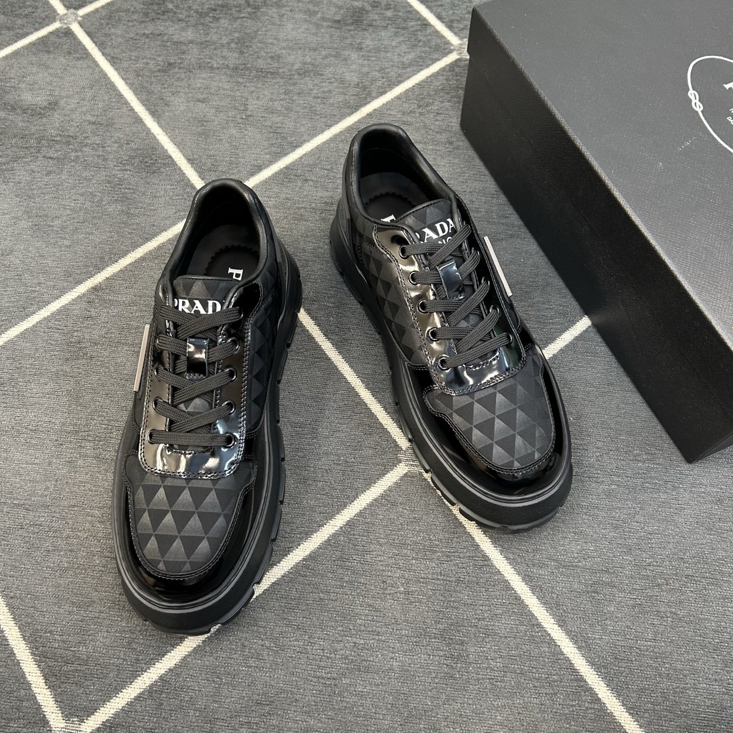 ⚠️【PR＊】⚠️高品级，顶尖工艺⚠️男士休闲款⚠️正码39一44(5－10）⚠️经典滑板鞋款！独特品牌