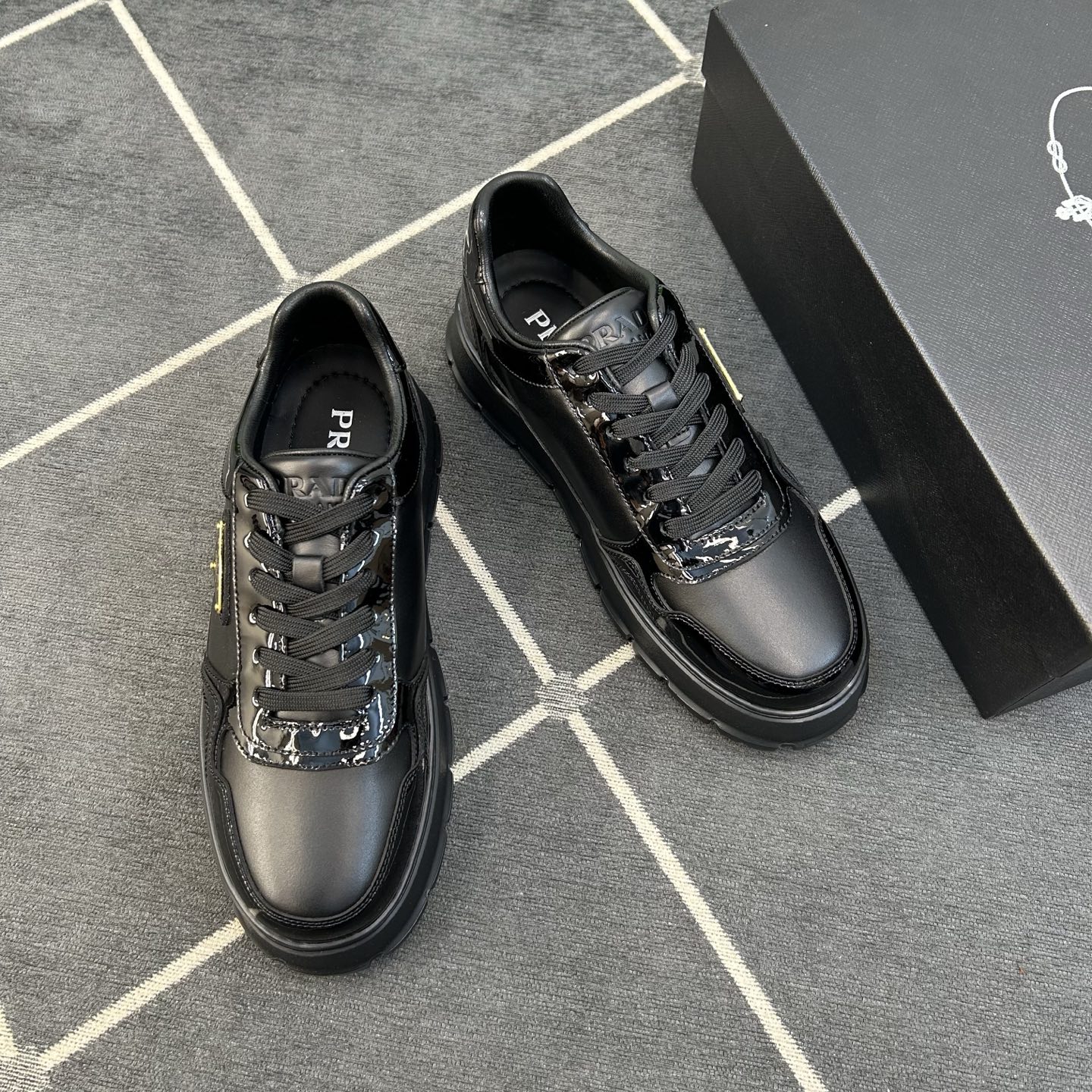 ⚠️【PR＊】⚠️高品级，顶尖工艺⚠️男士休闲款⚠️正码39一44(5－10）⚠️经典滑板鞋款！独特品牌