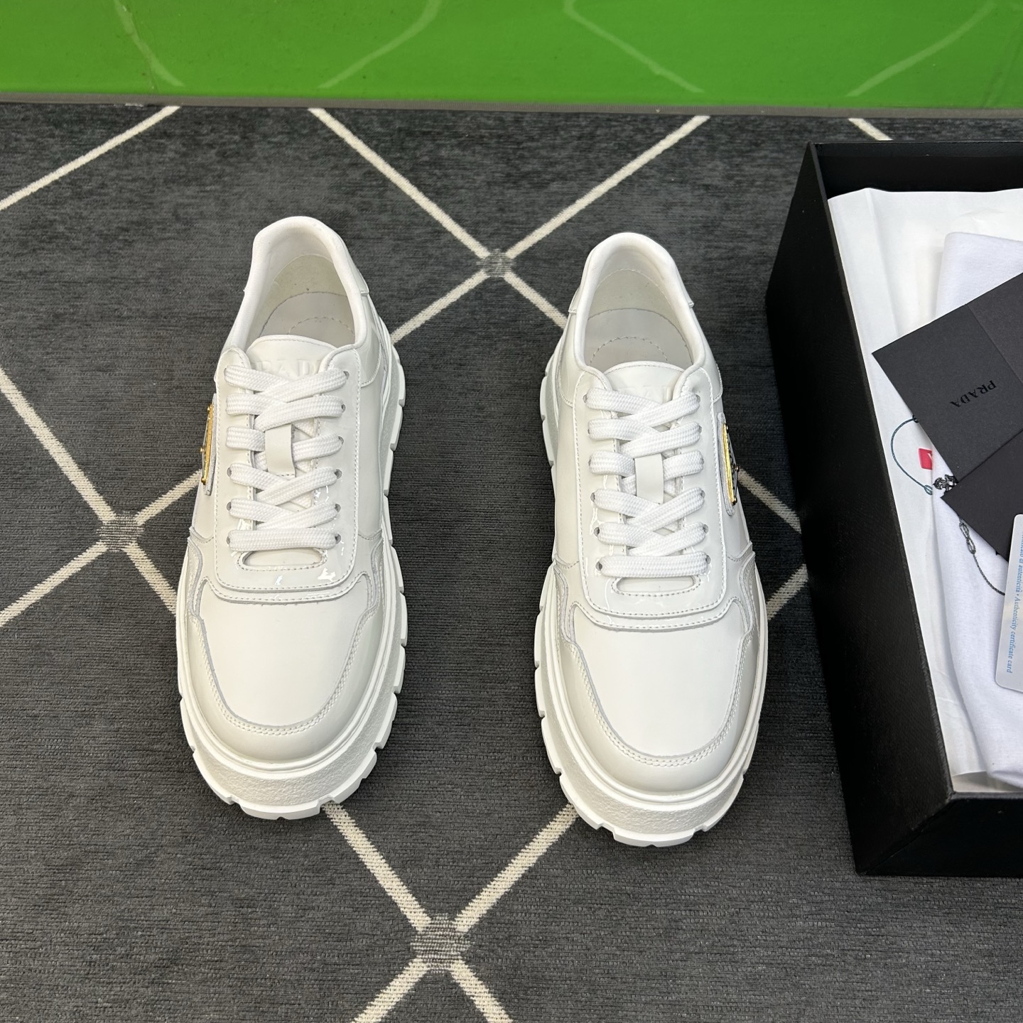 ⚠️【PR＊】⚠️高品级，顶尖工艺⚠️男士休闲款⚠️正码39一44(5－10）⚠️经典滑板鞋款！独特品牌