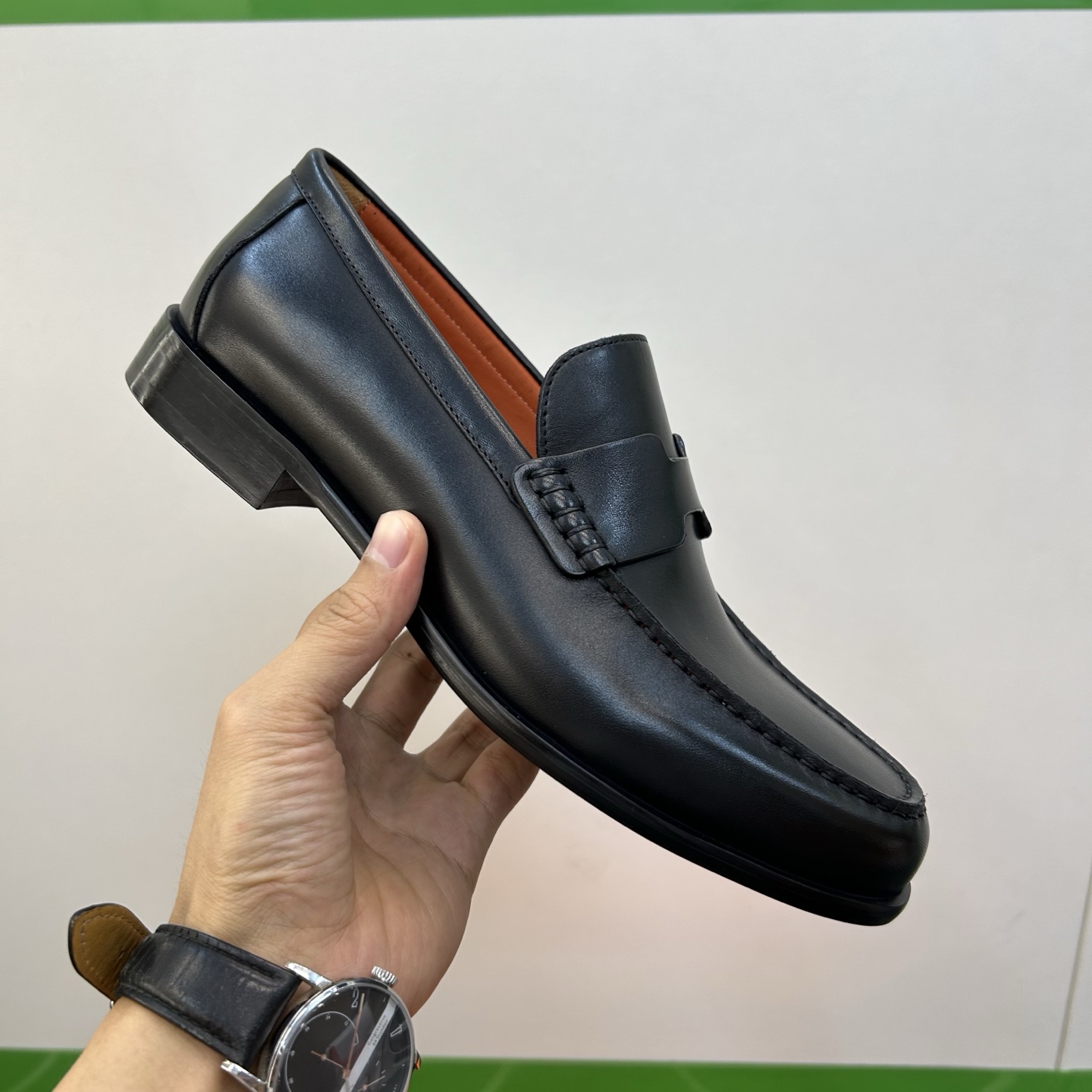 ⚠️【HMS＊】⚠️高品质，顶尖工艺品⚠️男士时尚经典乐福鞋⚠️正码：39－44(6.5一9）⚠️超轻盈