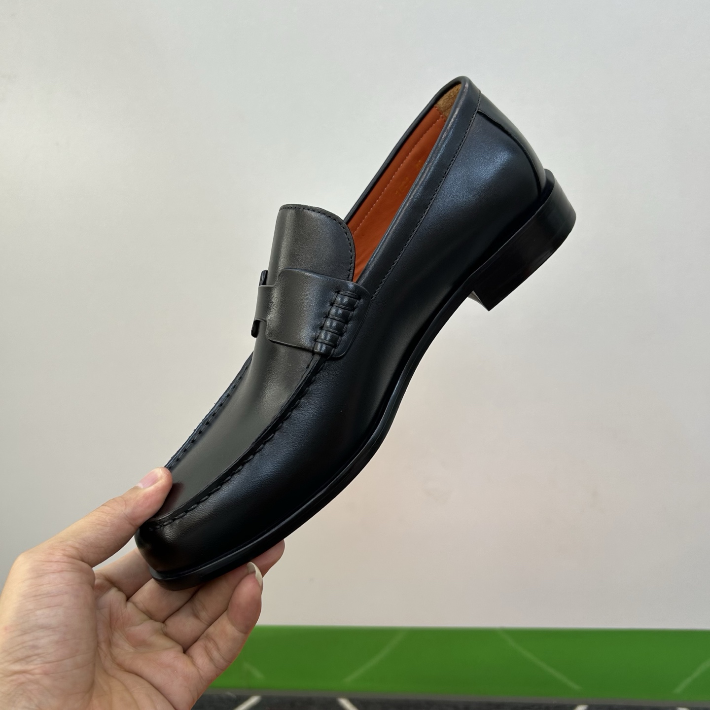 ⚠️【HMS＊】⚠️高品质，顶尖工艺品⚠️男士时尚经典乐福鞋⚠️正码：39－44(6.5一9）⚠️超轻盈